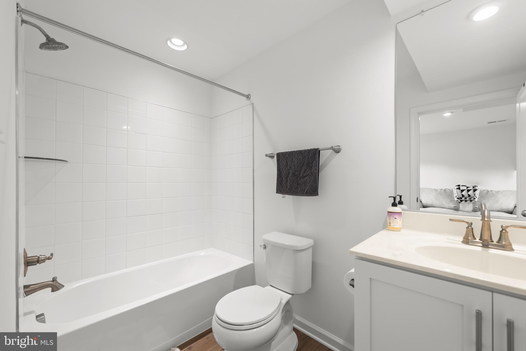 WHISPERING PINES - Residential