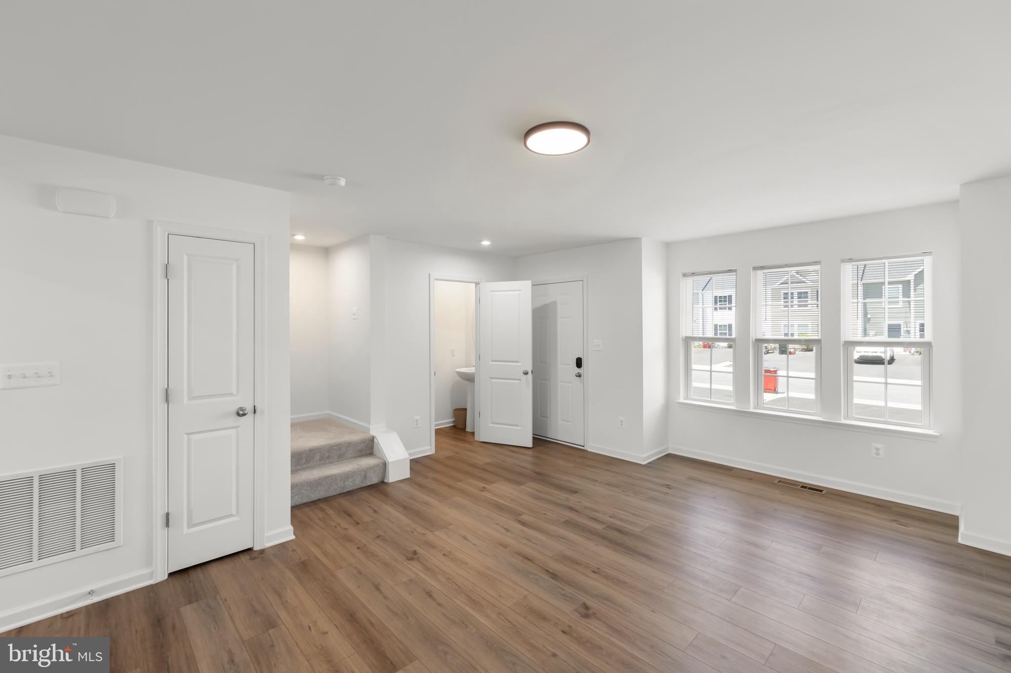 WHISPERING PINES - Residential