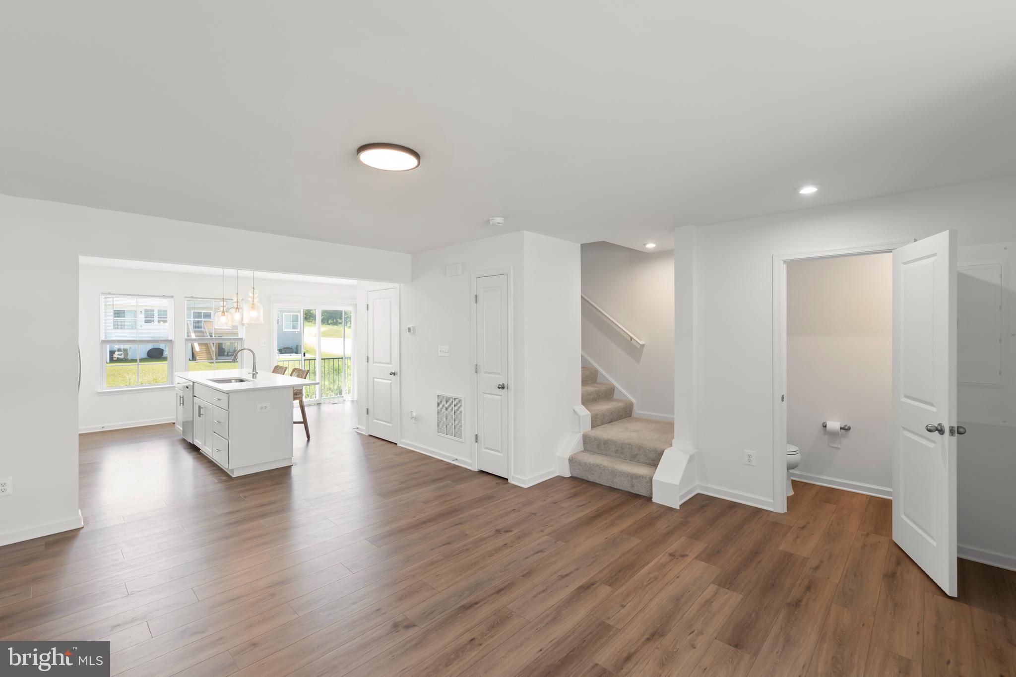 WHISPERING PINES - Residential