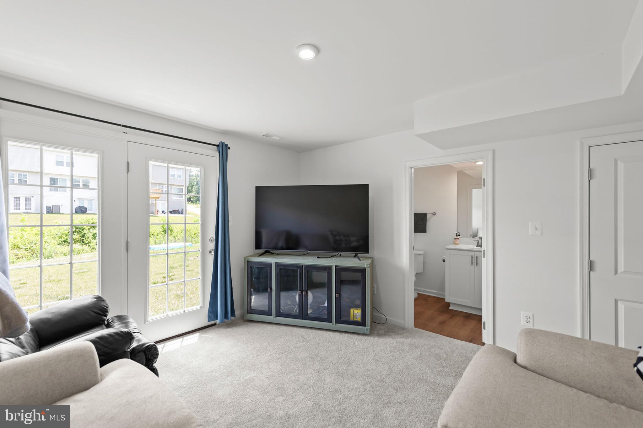 WHISPERING PINES - Residential