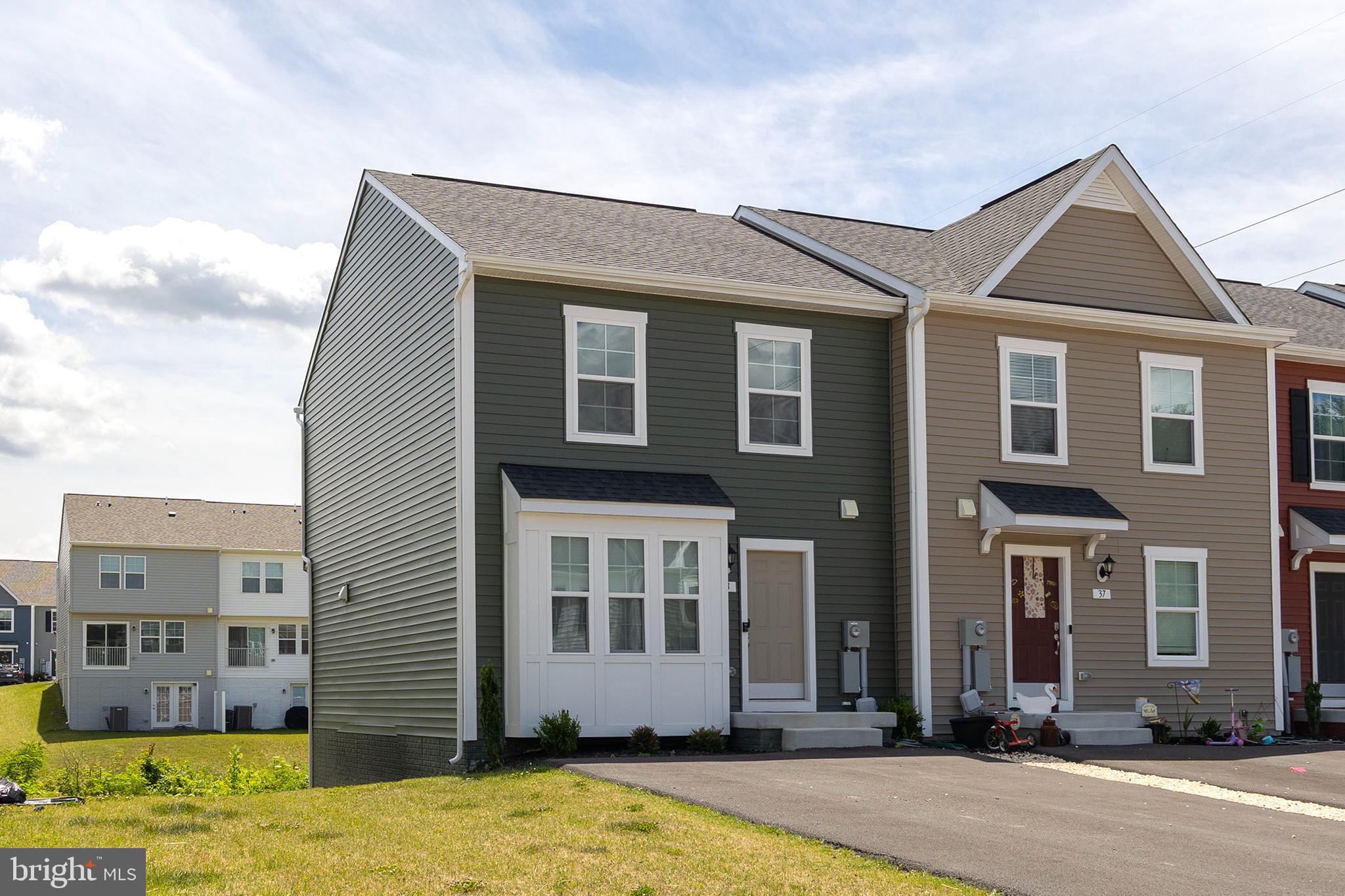 WHISPERING PINES - Residential