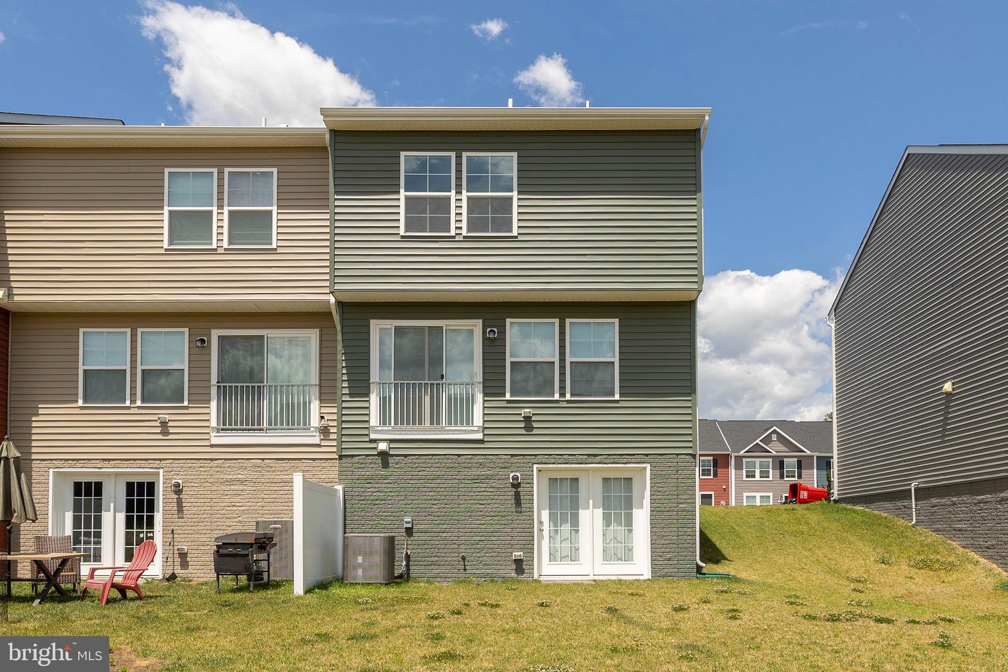 WHISPERING PINES - Residential