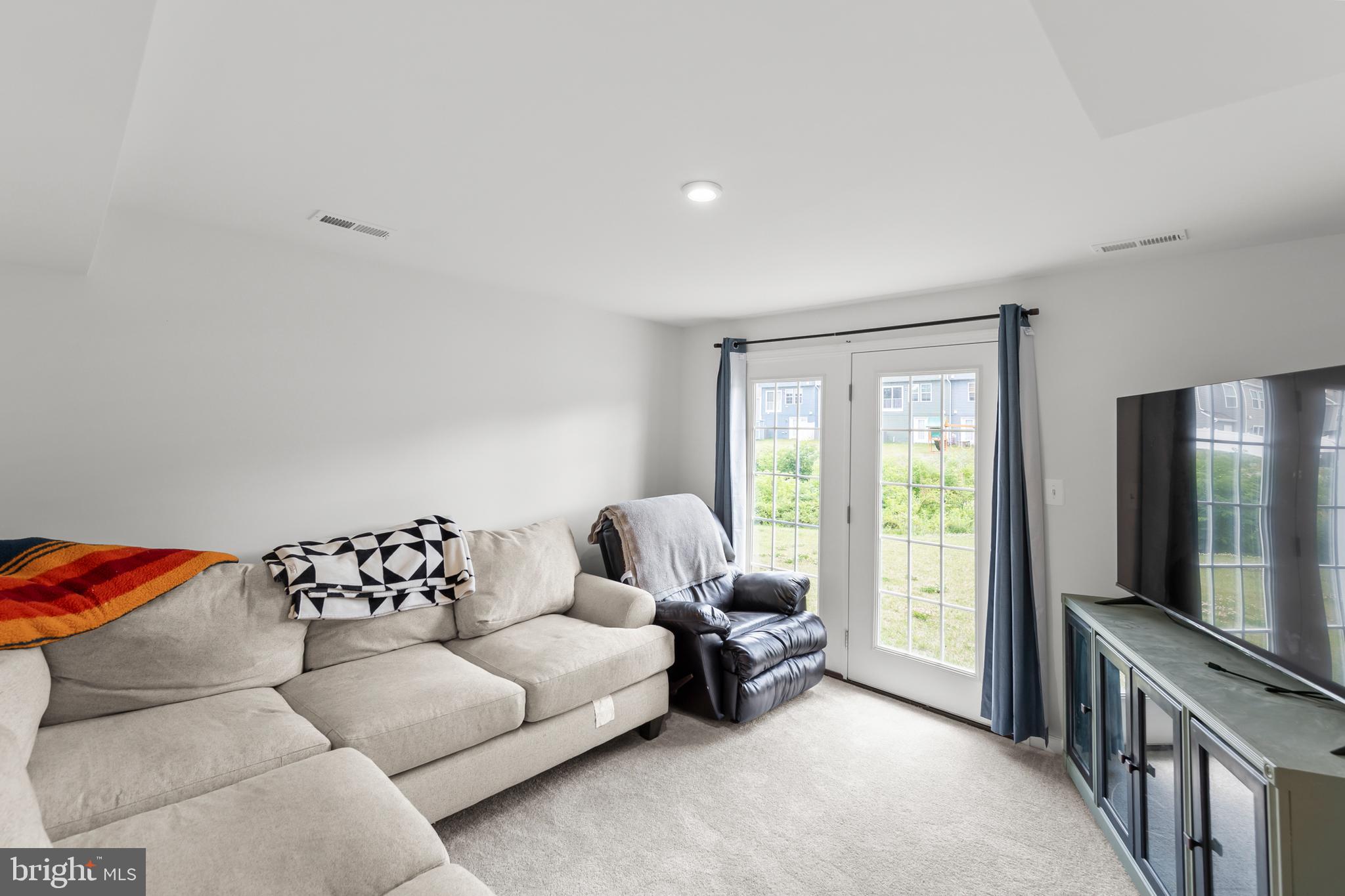 WHISPERING PINES - Residential