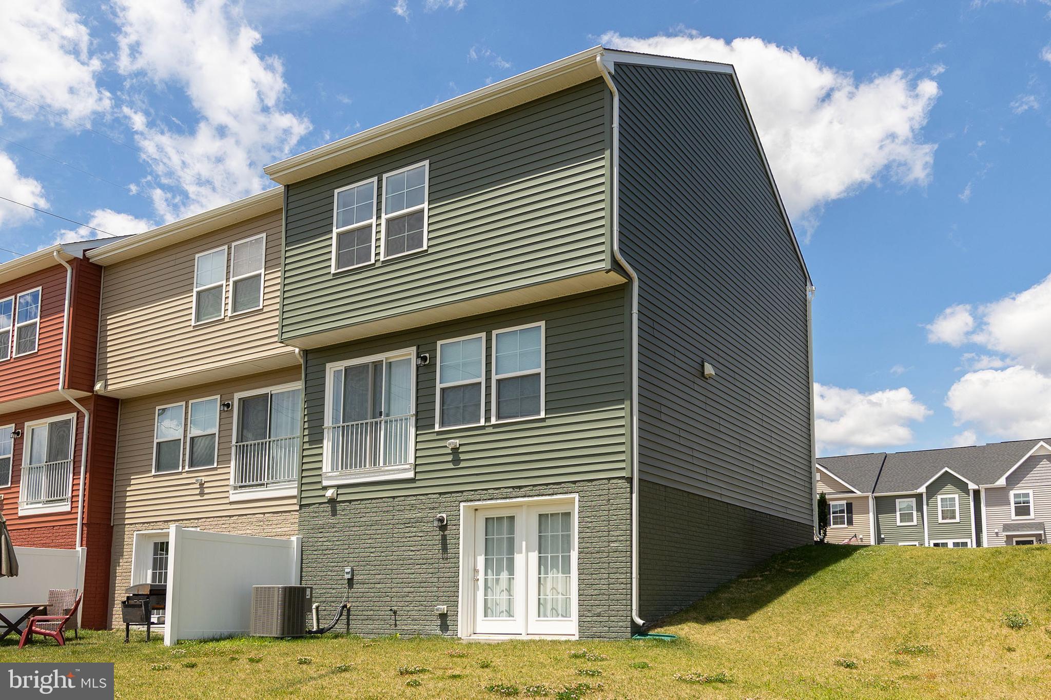 WHISPERING PINES - Residential