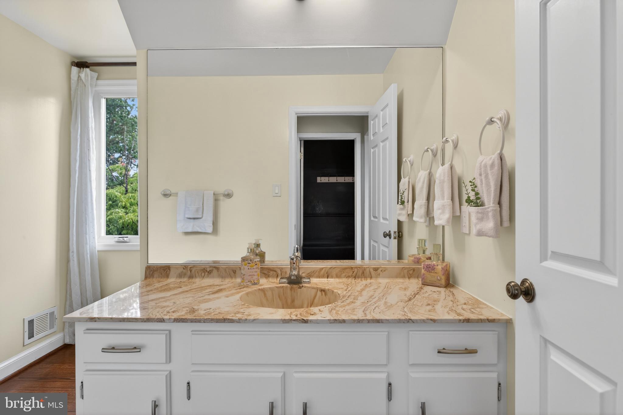 ESWORTHY ESTATES - Residential