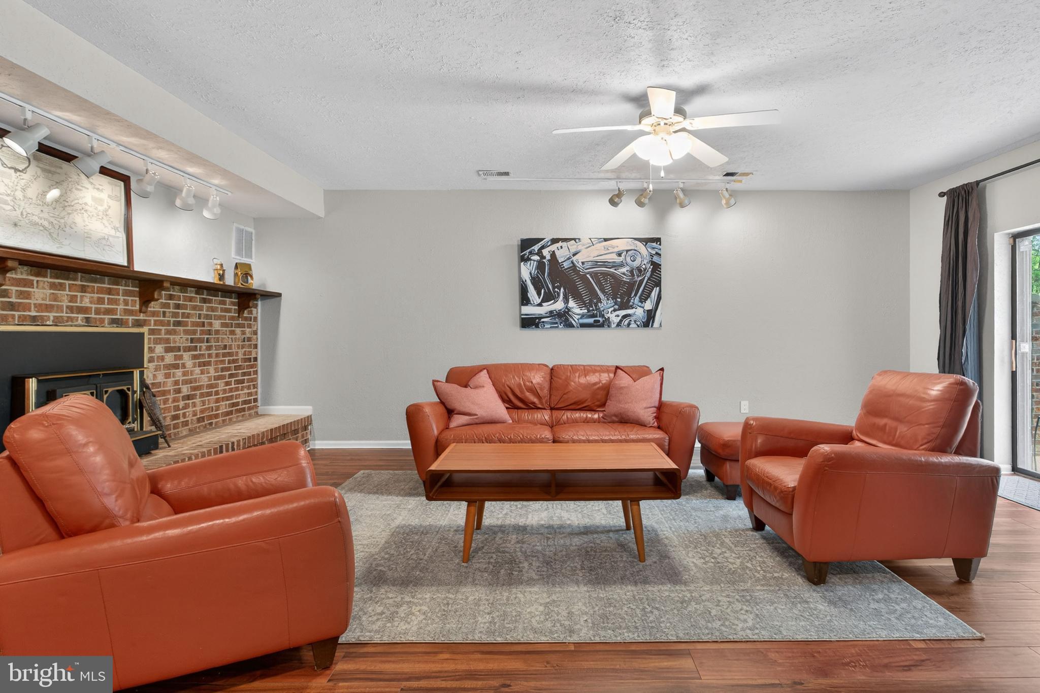 ESWORTHY ESTATES - Residential