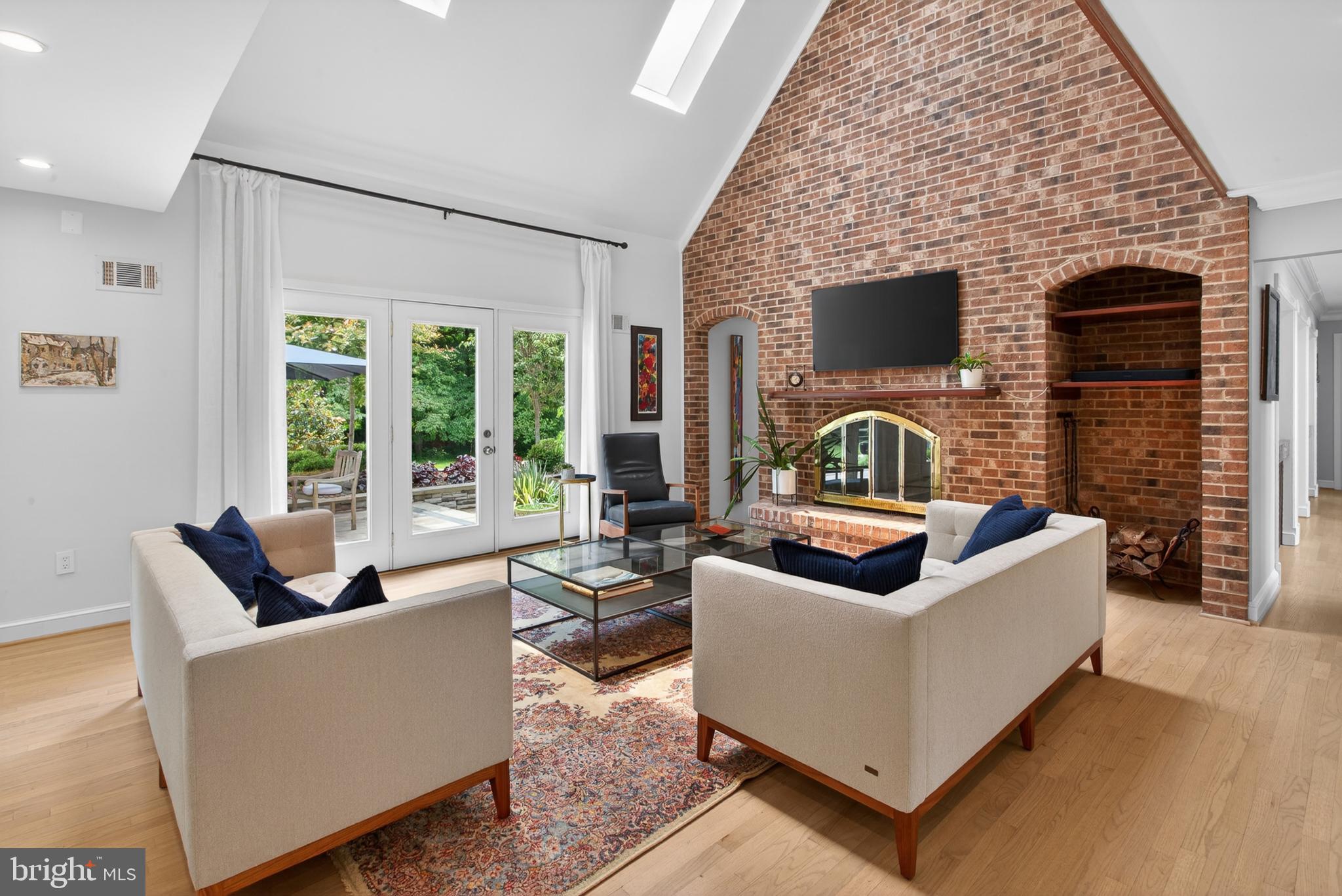 ESWORTHY ESTATES - Residential