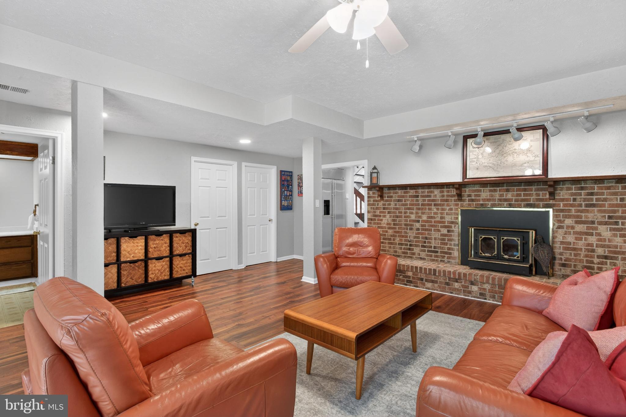 ESWORTHY ESTATES - Residential