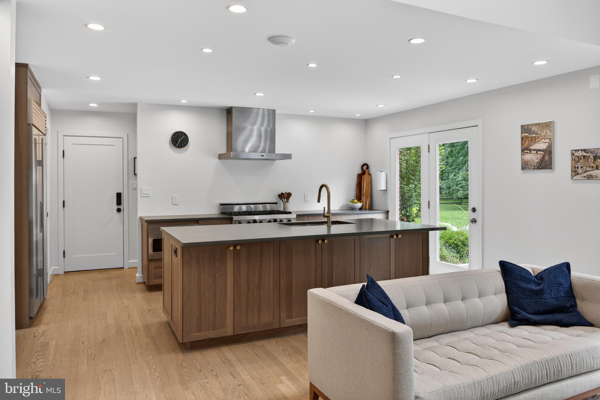 ESWORTHY ESTATES - Residential