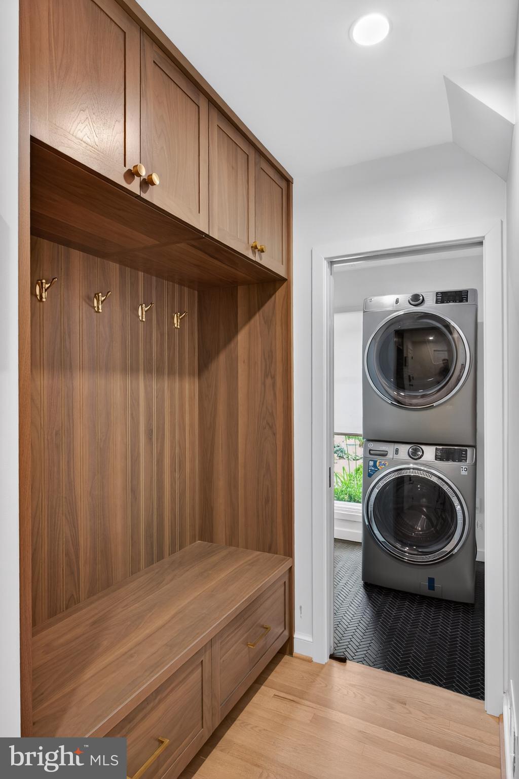 ESWORTHY ESTATES - Residential