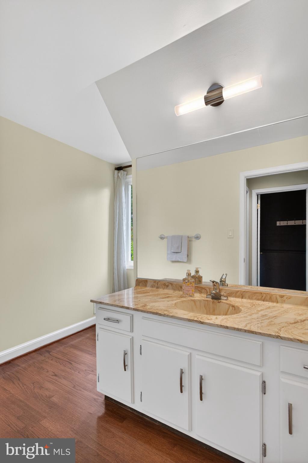 ESWORTHY ESTATES - Residential
