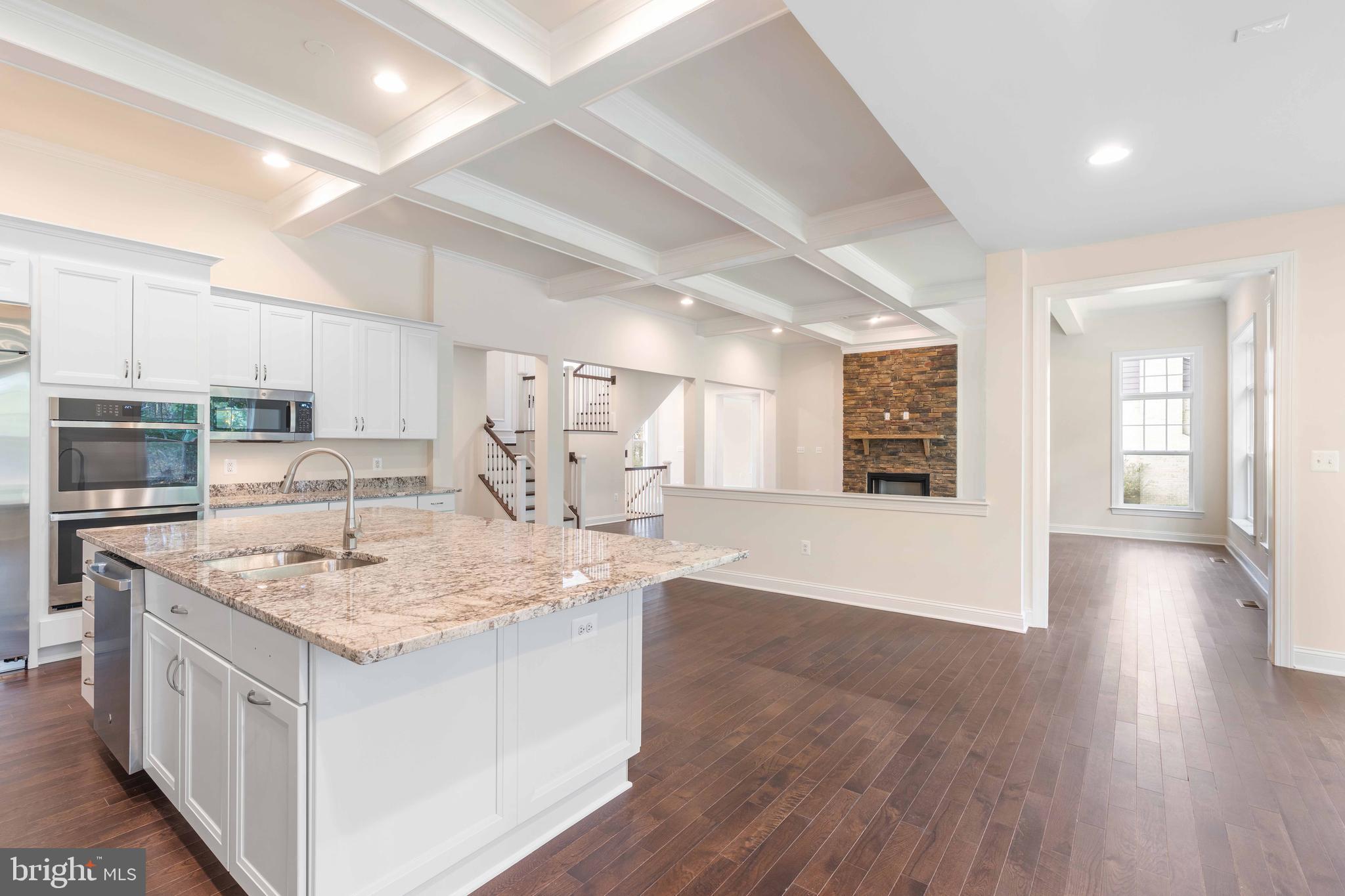 LEEHIGH VILLAGE - Residential