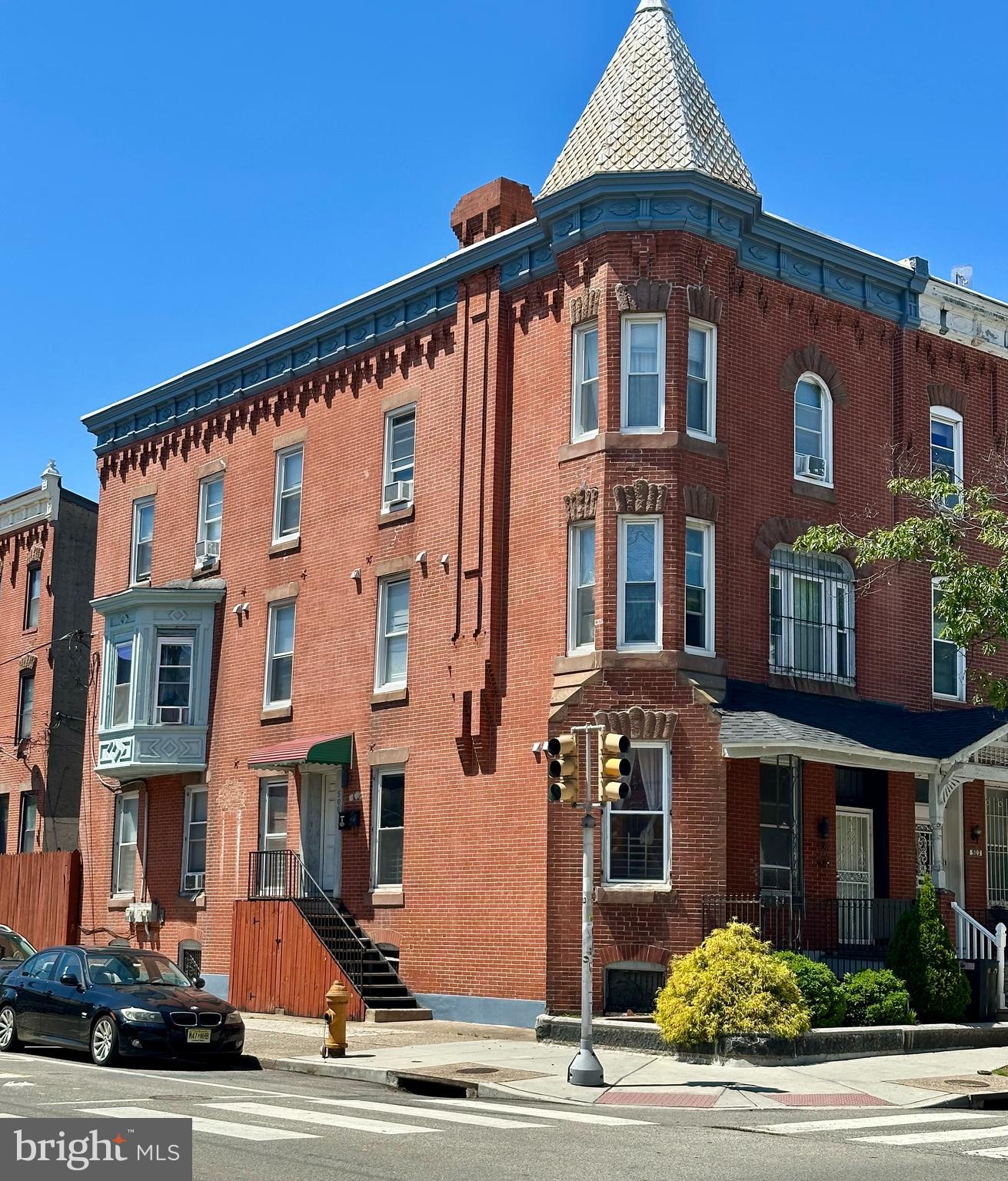 Prime cash flowing investment opportunity in the heart of University City! Welcome to 500 N 34th St, Philadelphia, PA 19104, a rare chance to own a high income potential property in one of Philadelphia’s strongest and fastest growing rental markets. Located just minutes from Drexel University, UPenn, major hospitals, public transportation, restaurants, and shopping, this property is ideally positioned to attract steady tenant demand year round.

This spacious multi level property offers an excellent layout designed for maximizing rental income. The first floor features 4 private rooms and 3 bathrooms, the second floor includes 1 room and 1 bathroom, and the third floor offers an additional 4 private rooms and 3 bathrooms, providing exceptional flexibility for student housing, shared living, or long term rental strategies.

With multiple income producing rooms, strong rental appeal, and a highly desirable location, this property presents an outstanding opportunity for investors looking to generate immediate cash flow while benefiting from long term appreciation. Large living spaces, abundant natural light, and convenient access to Center City, I 76, SEPTA, universities, and healthcare campuses further enhance the property’s value and tenant appeal.

Whether you are expanding your portfolio or searching for your next high performing investment, this is an opportunity you do not want to miss.