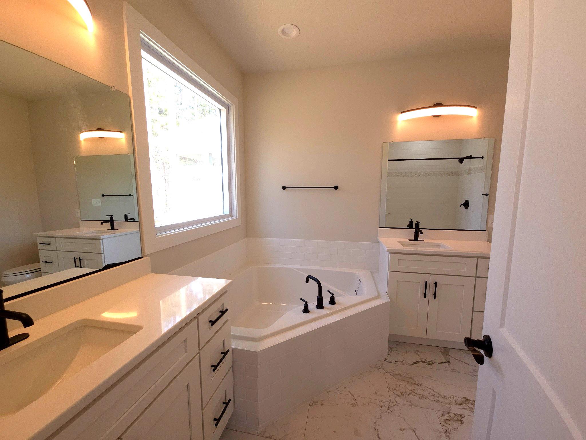 CABIN POINT / GLEBE HARBOR - Residential