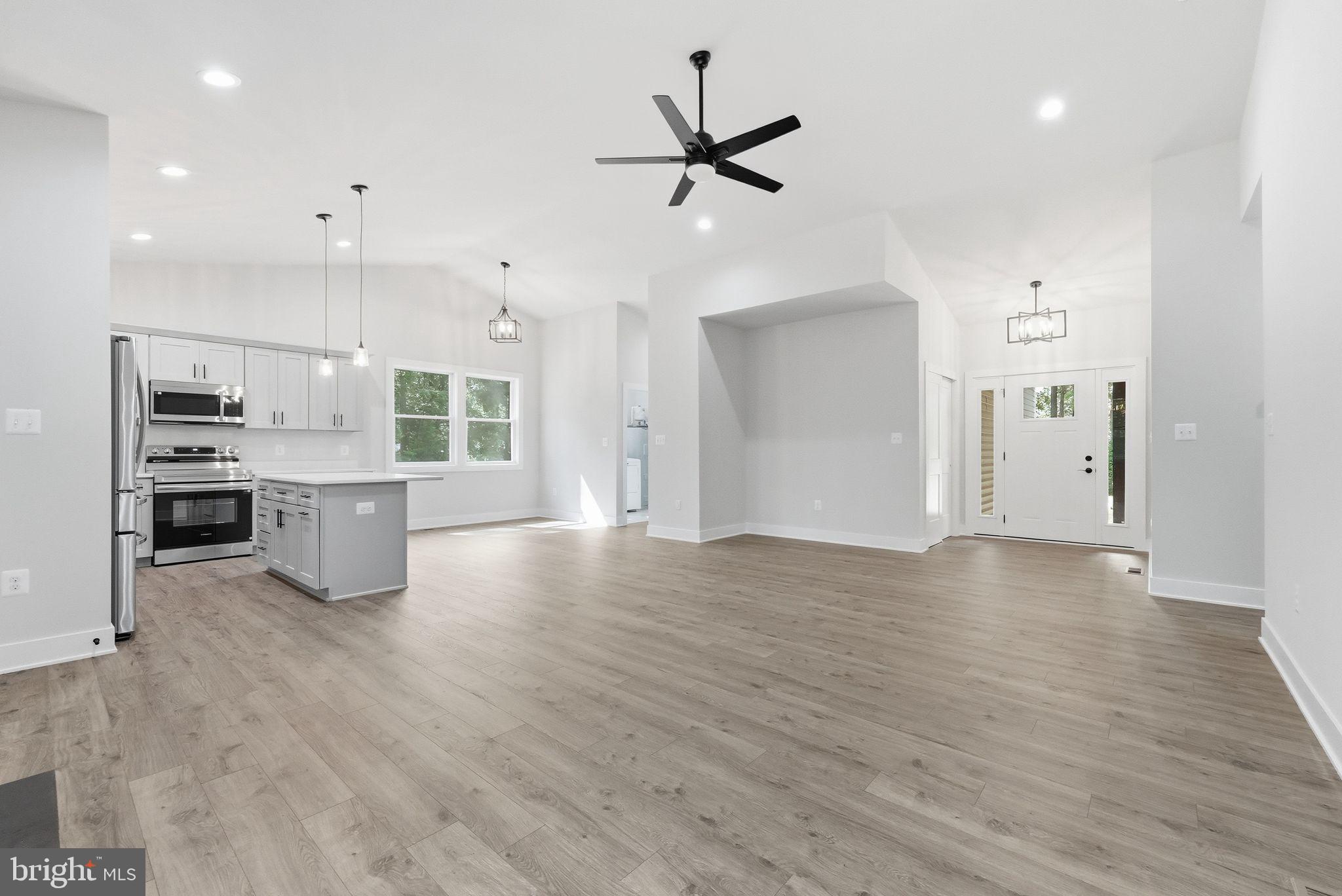 CABIN POINT / GLEBE HARBOR - Residential
