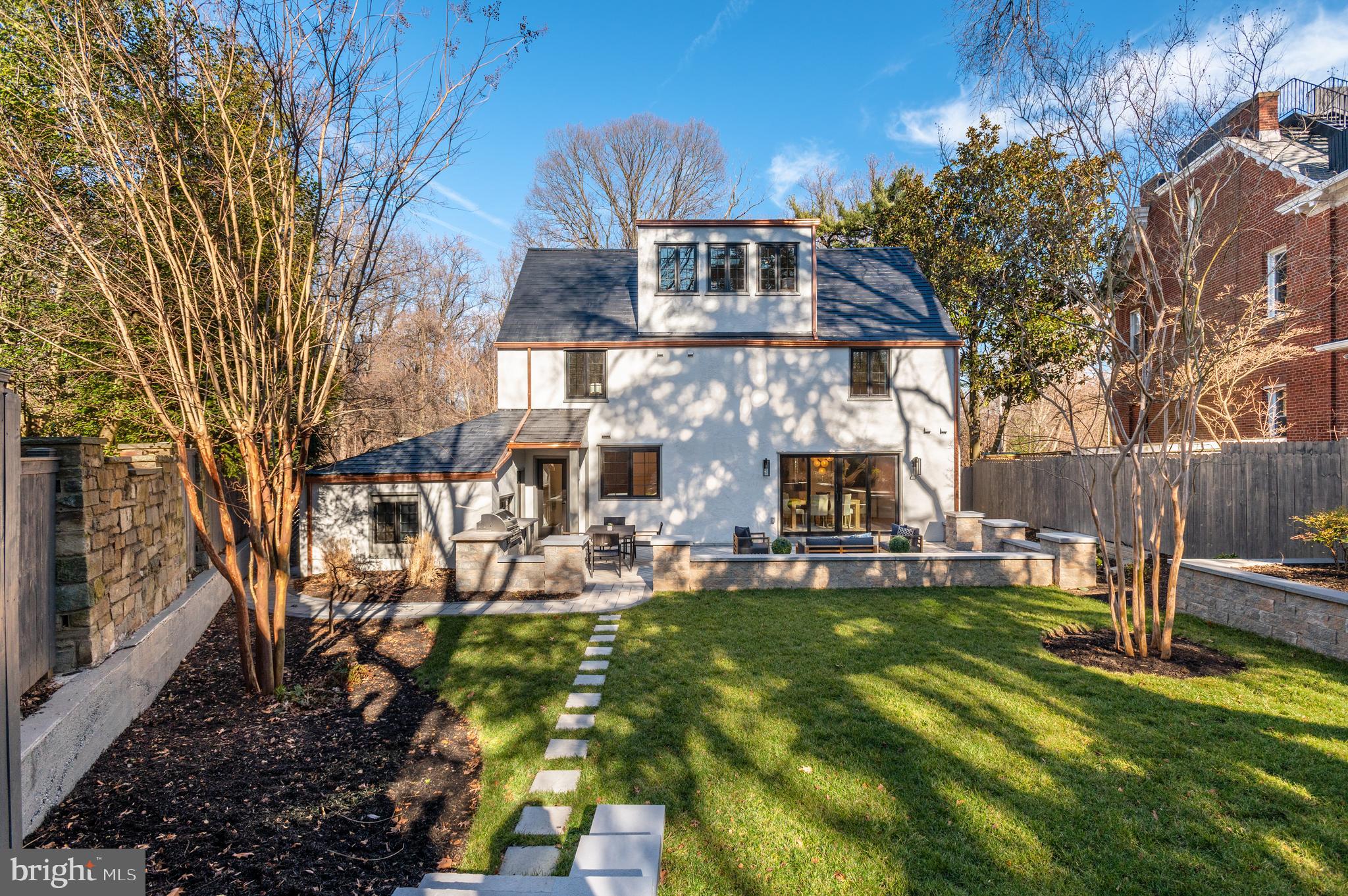WOODLEY PARK - Residential