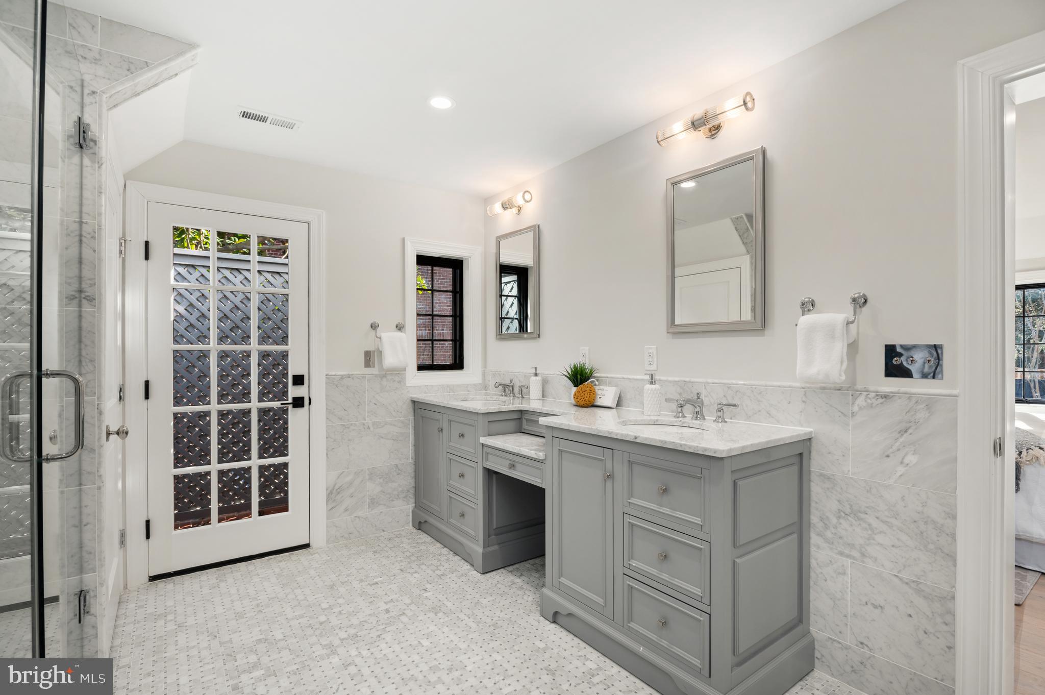 WOODLEY PARK - Residential