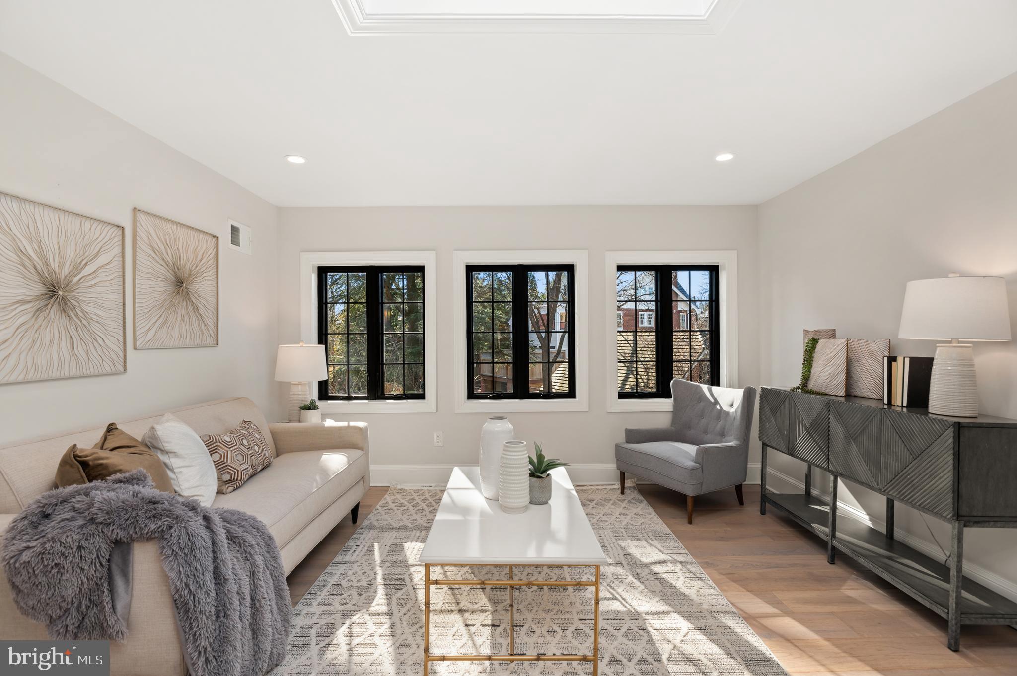 WOODLEY PARK - Residential