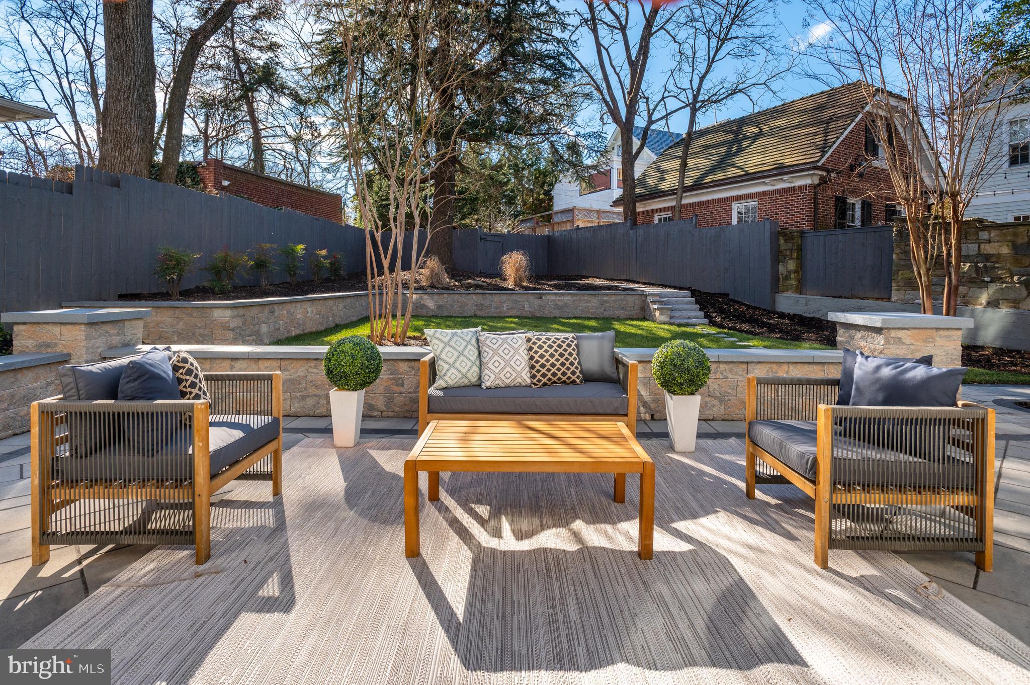 WOODLEY PARK - Residential