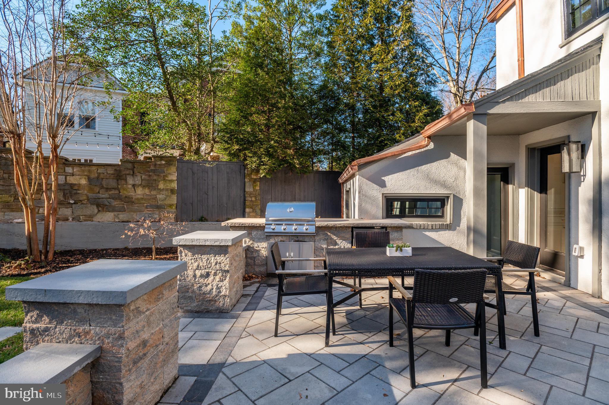 WOODLEY PARK - Residential