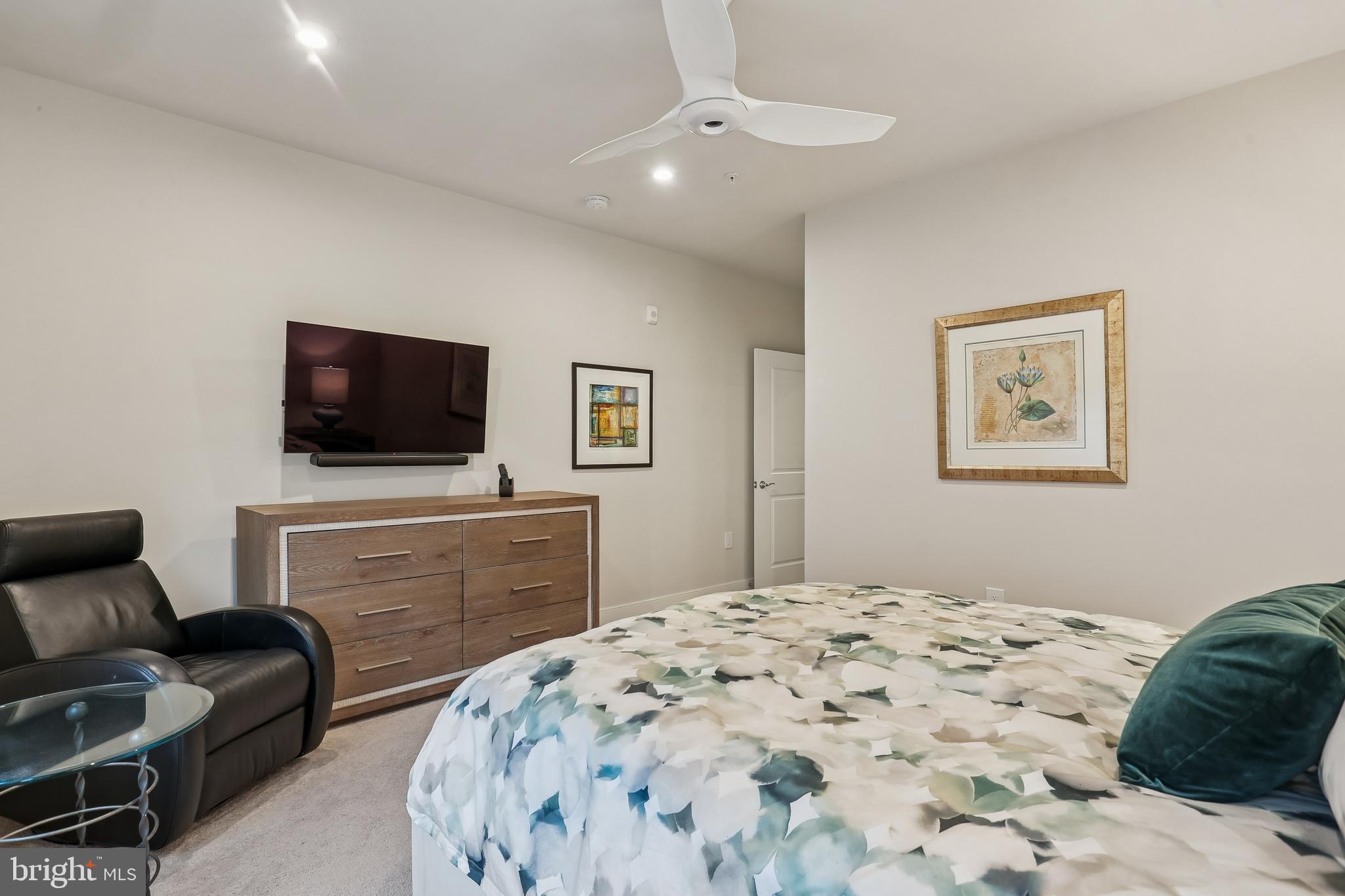 TOWER OAKS - Residential