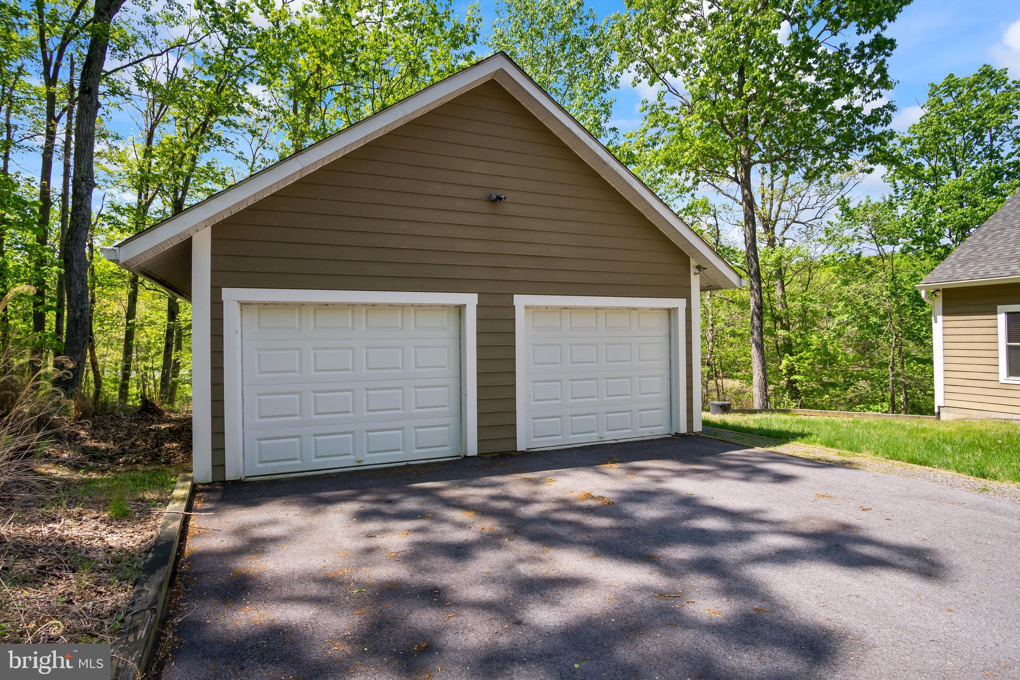LAKE FOREST ESTATES - Residential