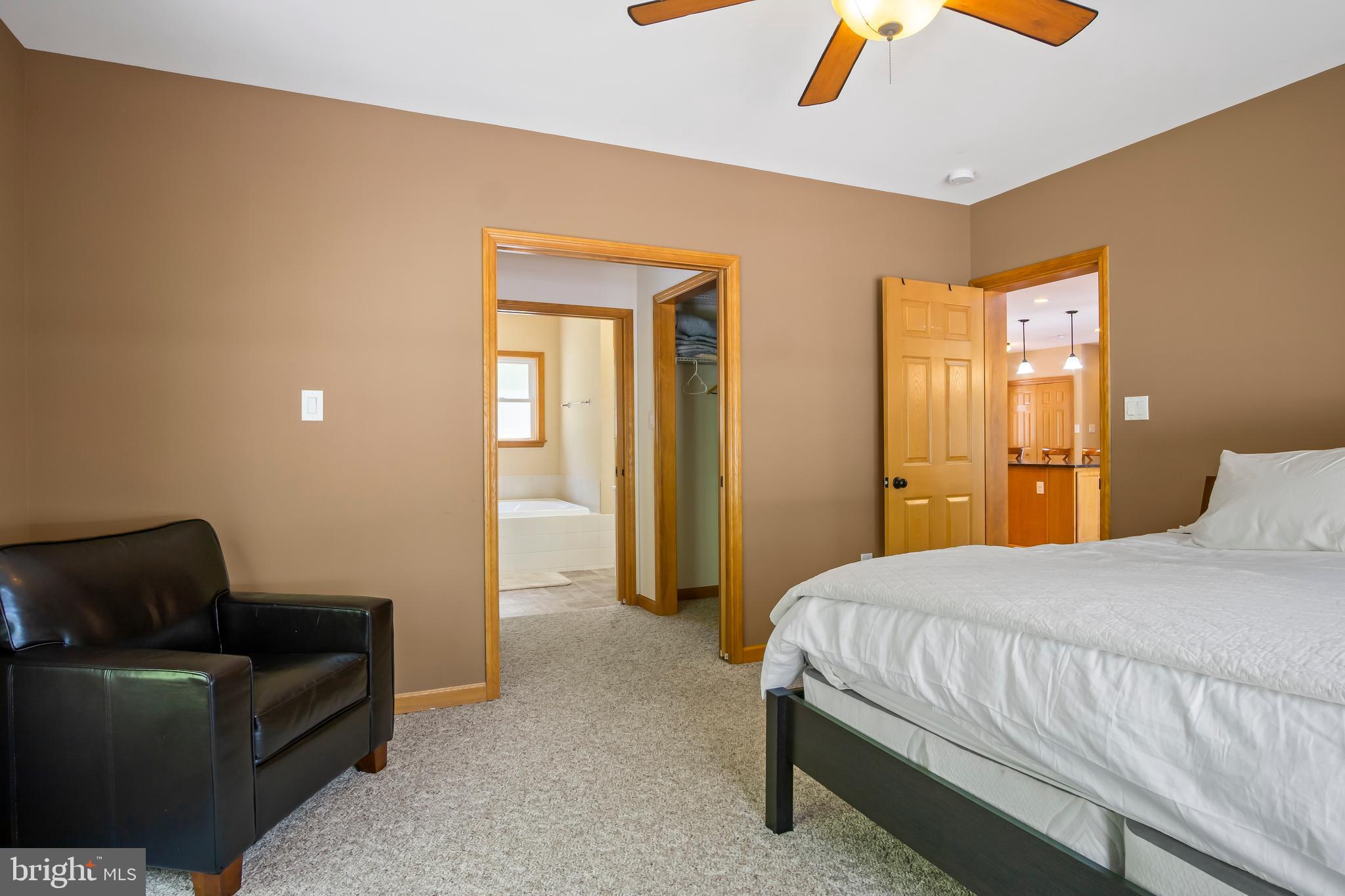 LAKE FOREST ESTATES - Residential