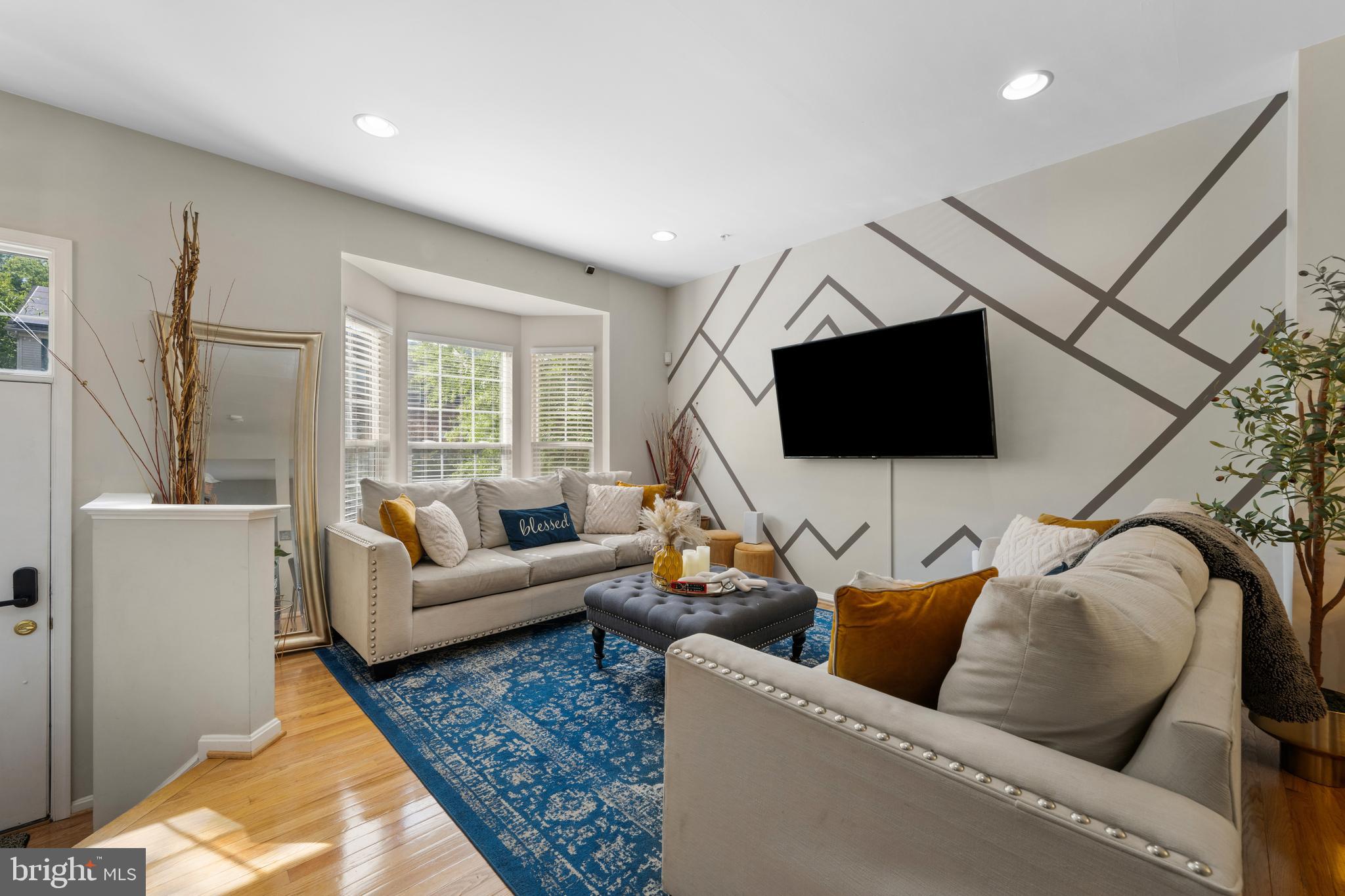 SEVEN OAKS - Residential