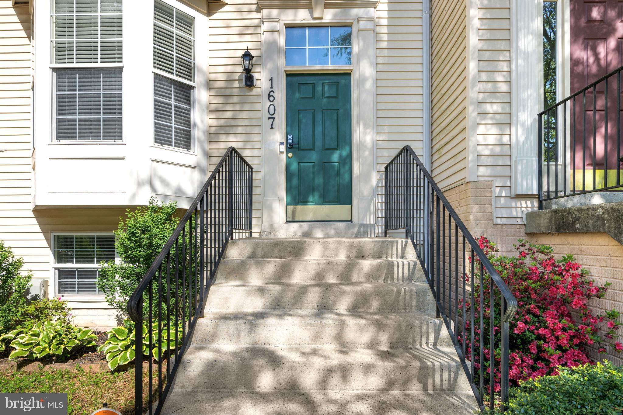 SEVEN OAKS - Residential