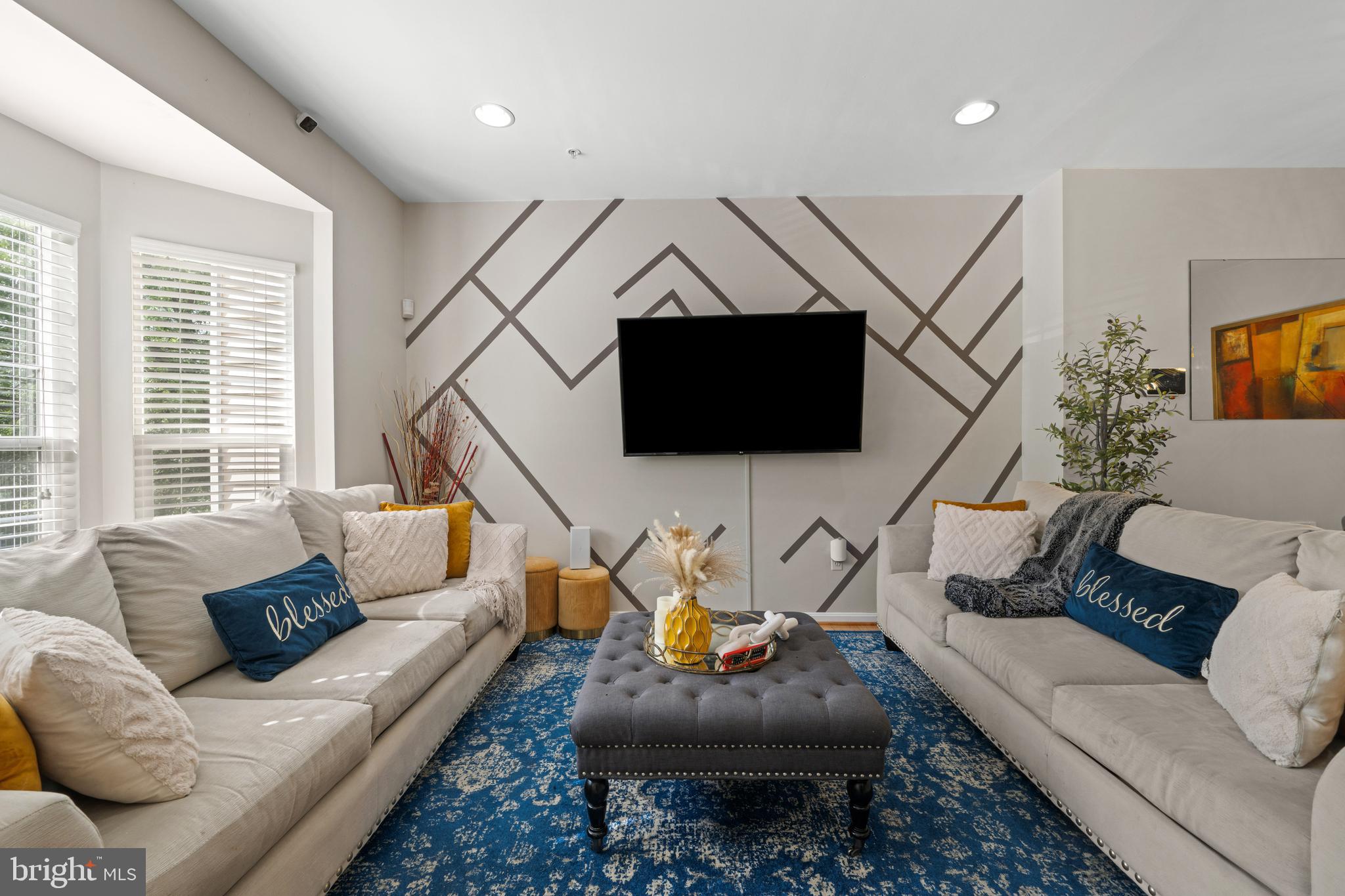 SEVEN OAKS - Residential
