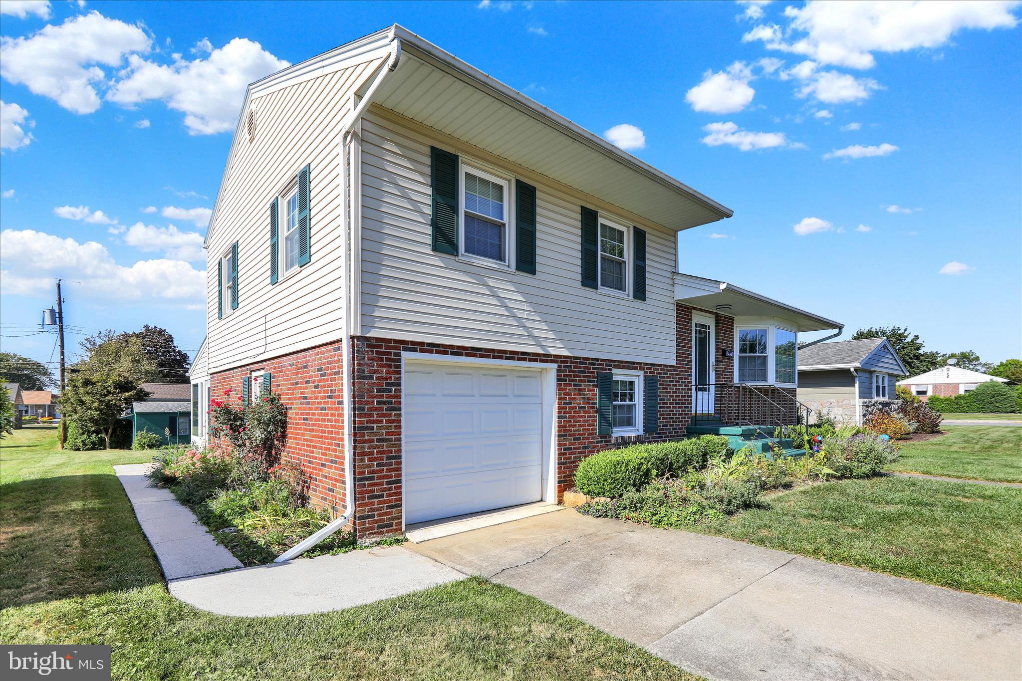 RICHMOND COMMONS - Residential