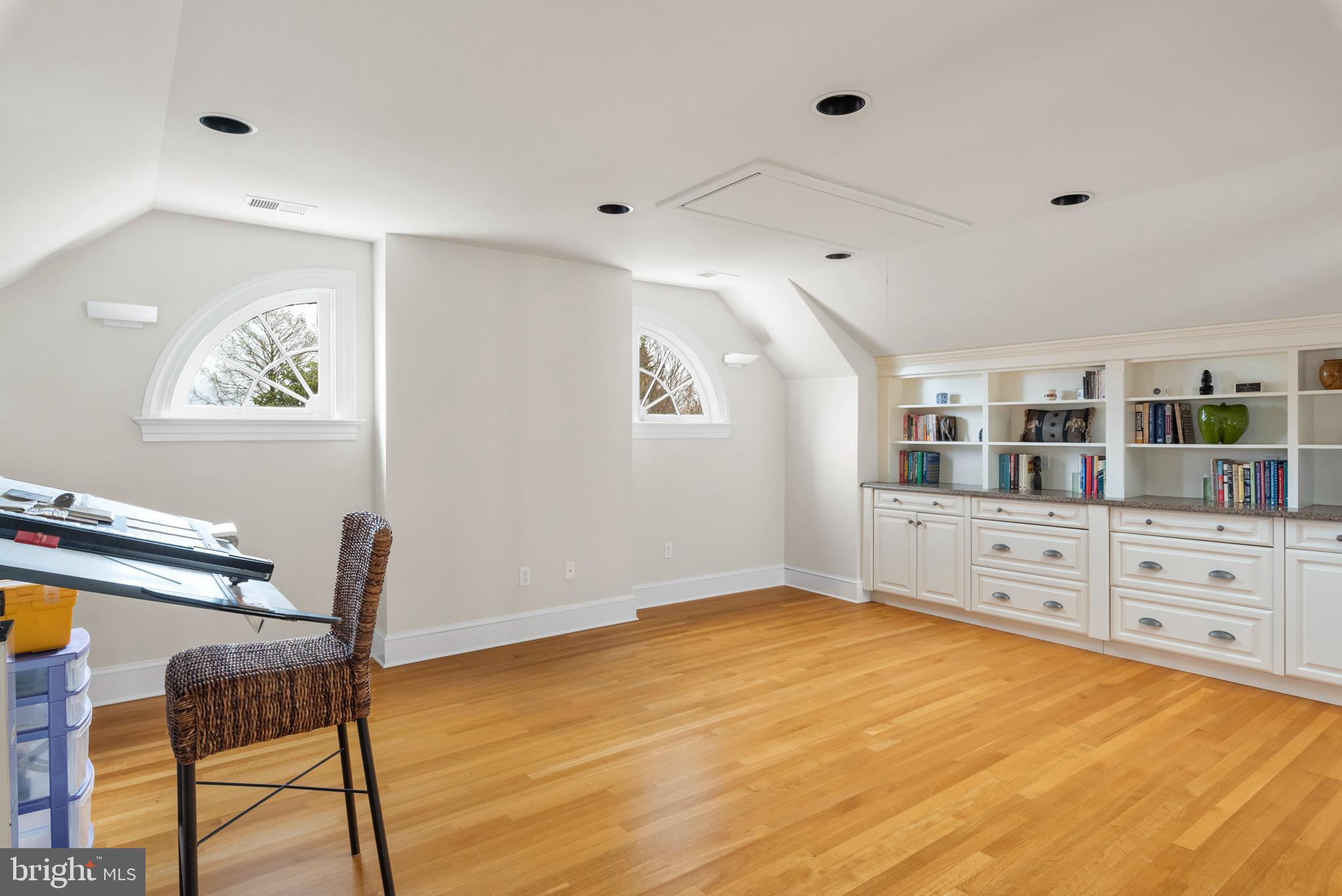 MURRAY HILL - Residential