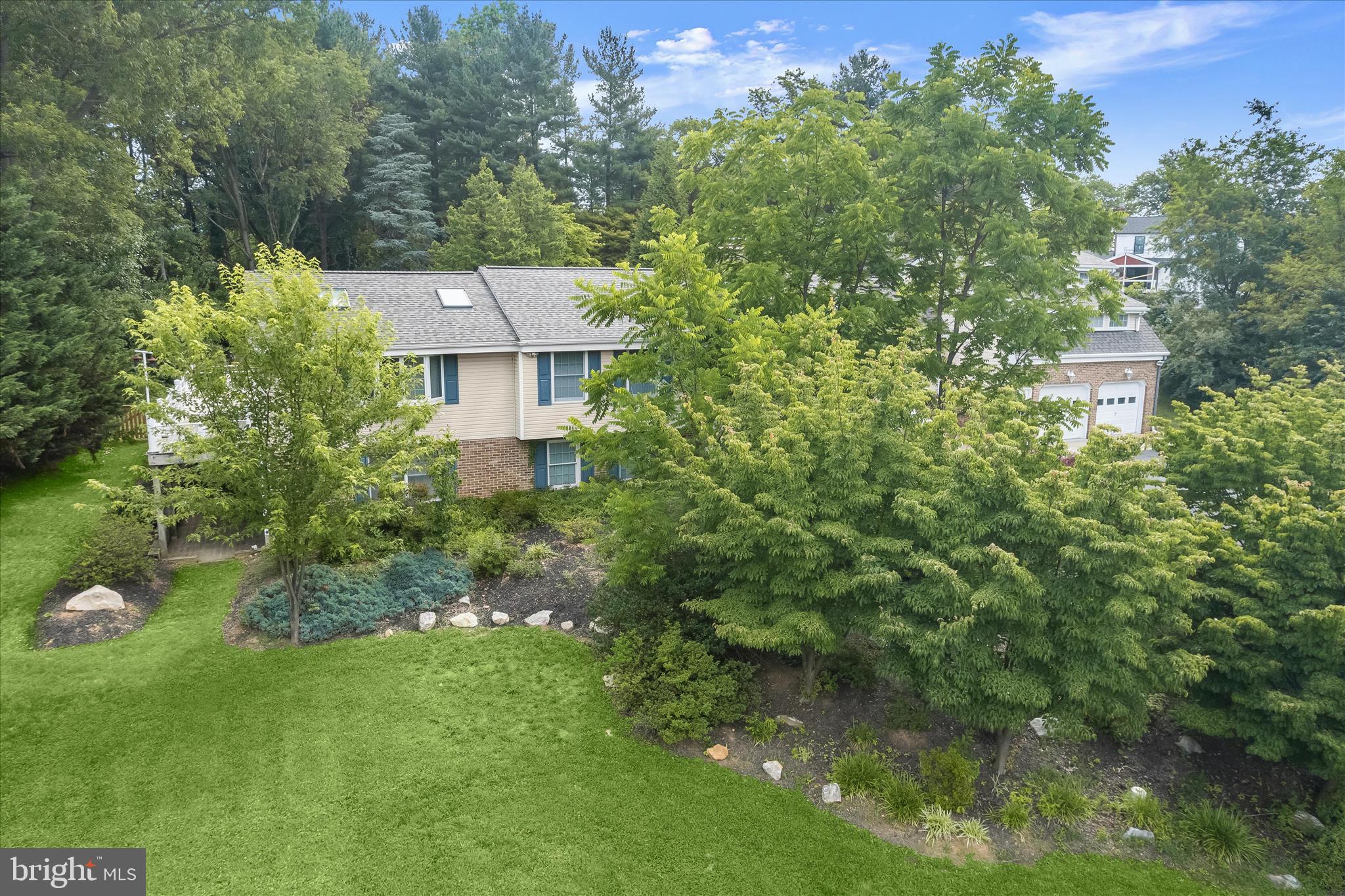 HAWTHORNE SQUARE - Residential