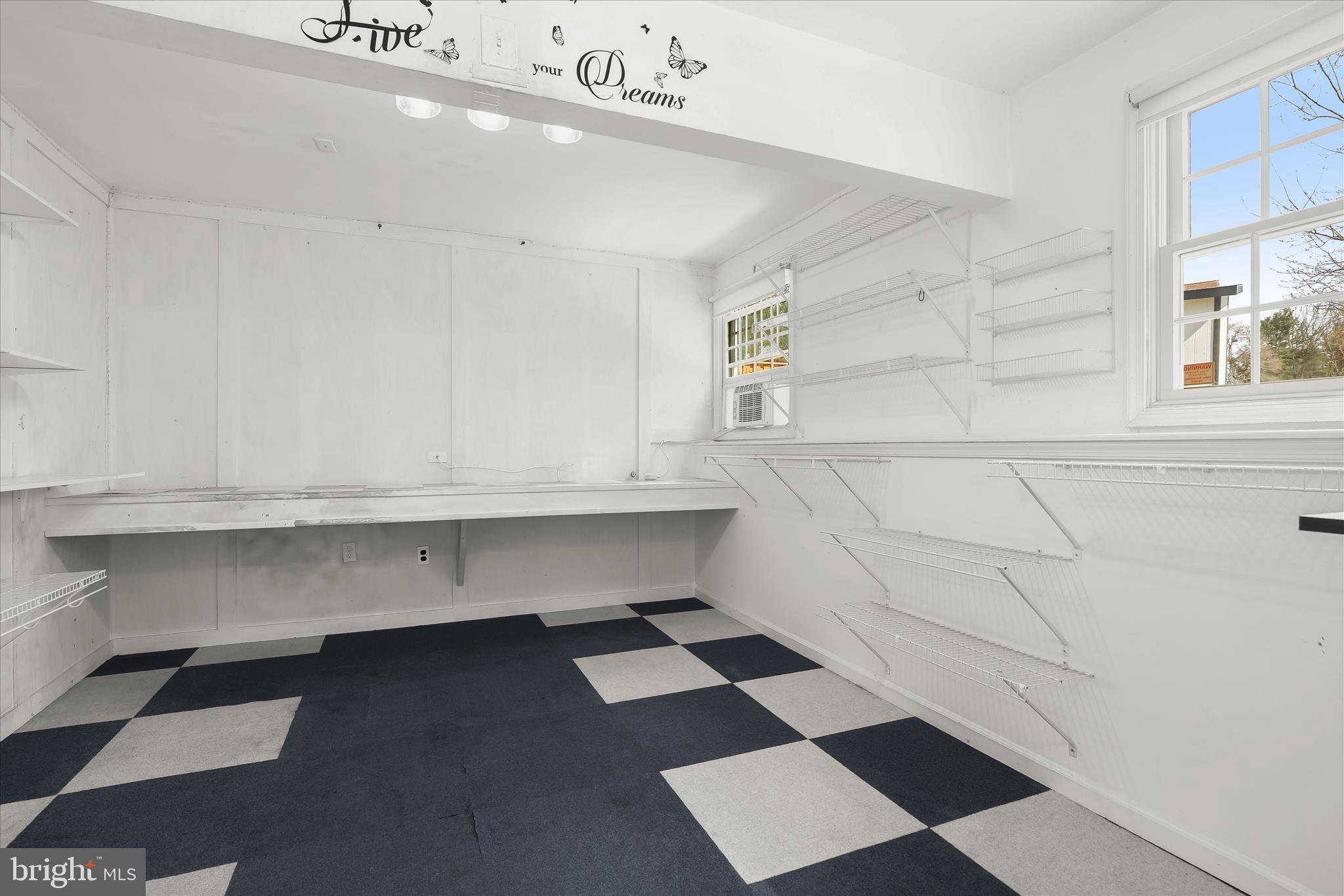 HAWTHORNE SQUARE - Residential