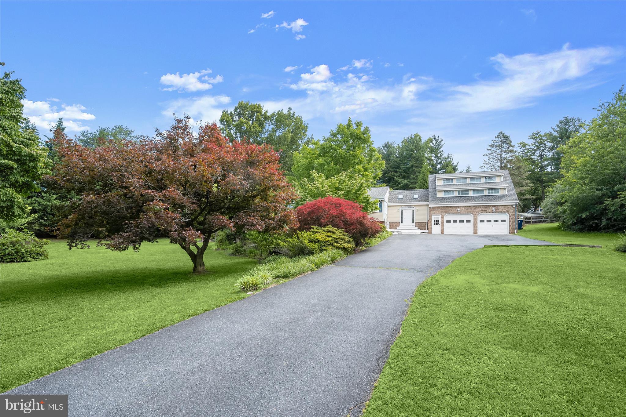 HAWTHORNE SQUARE - Residential