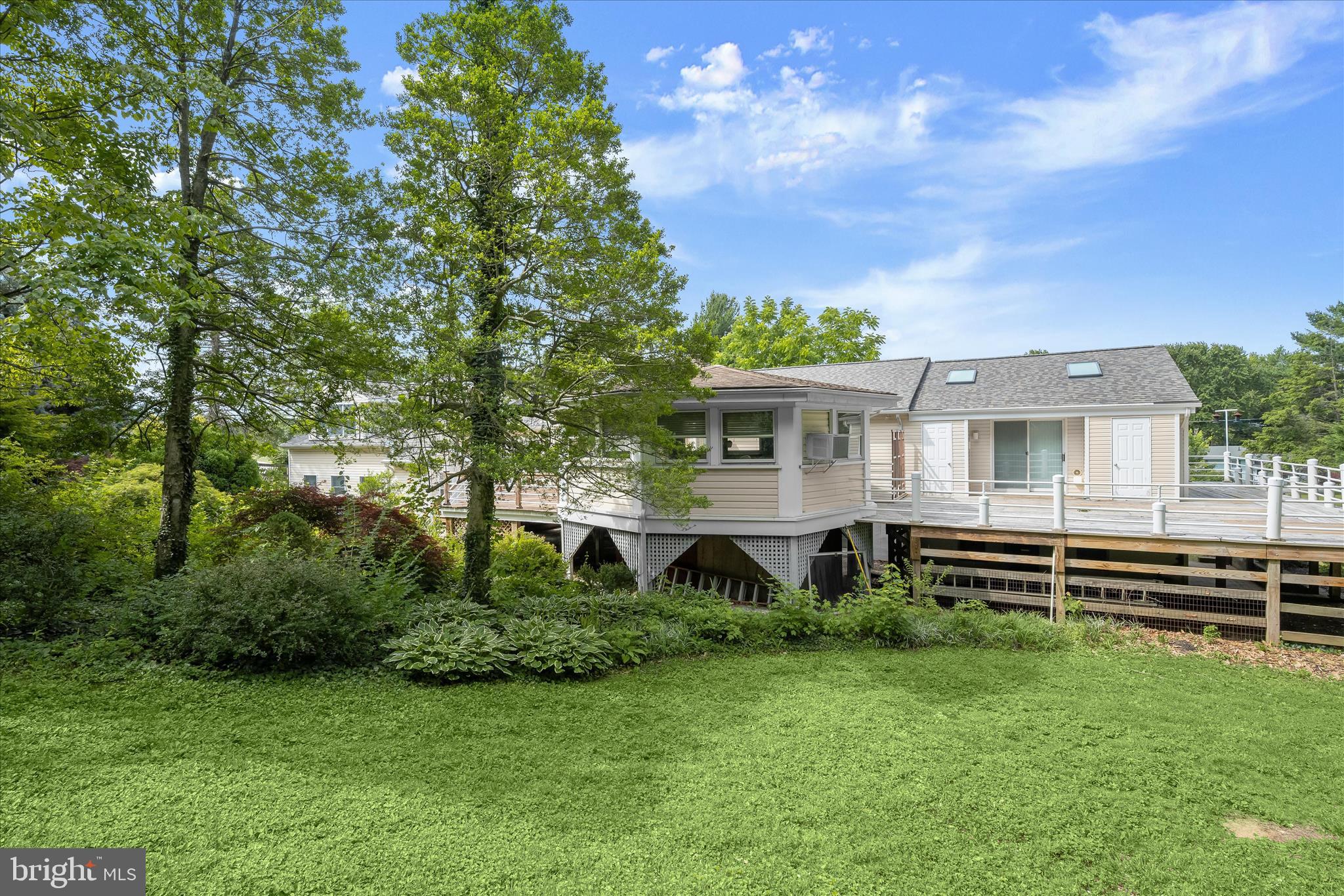 HAWTHORNE SQUARE - Residential