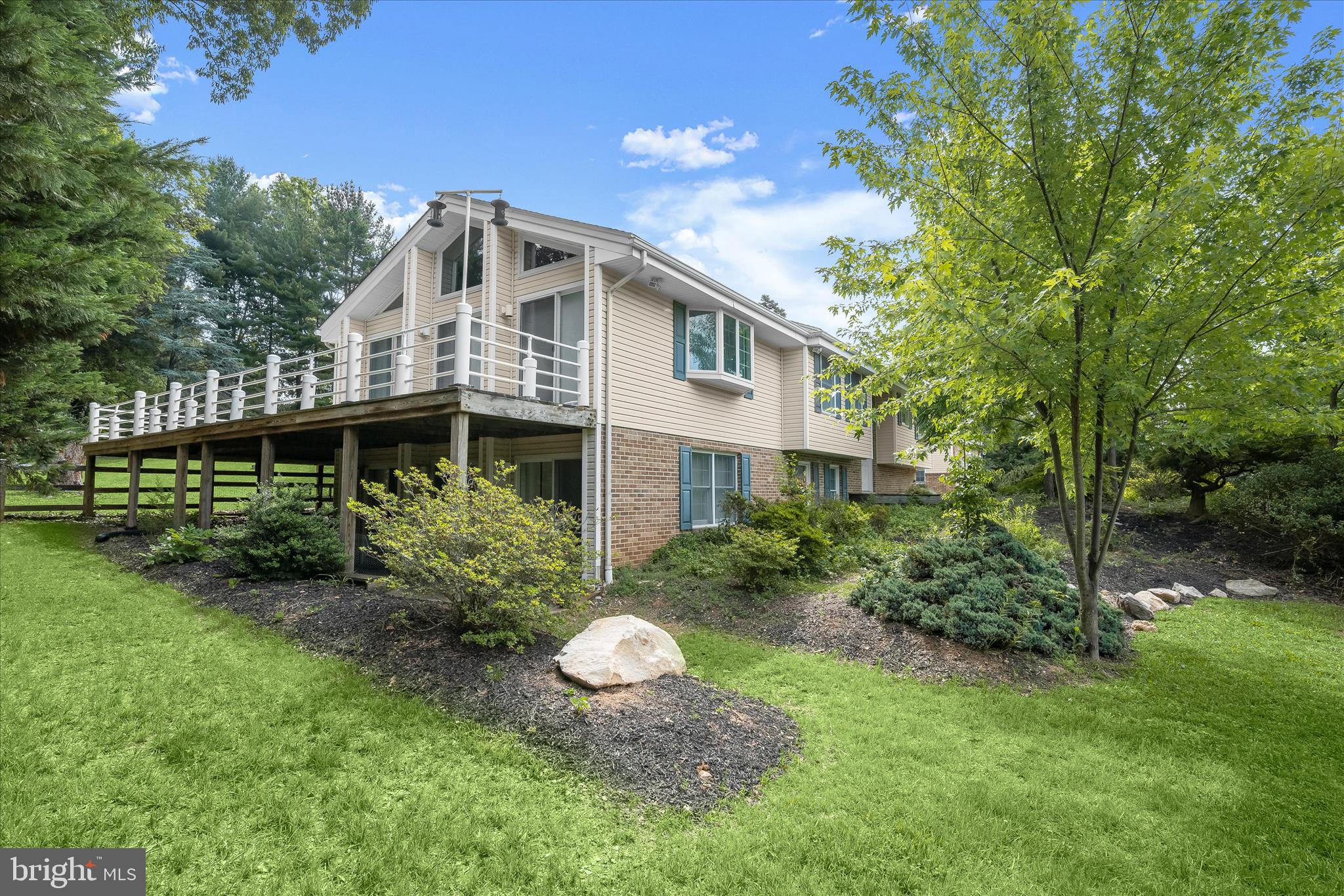 HAWTHORNE SQUARE - Residential