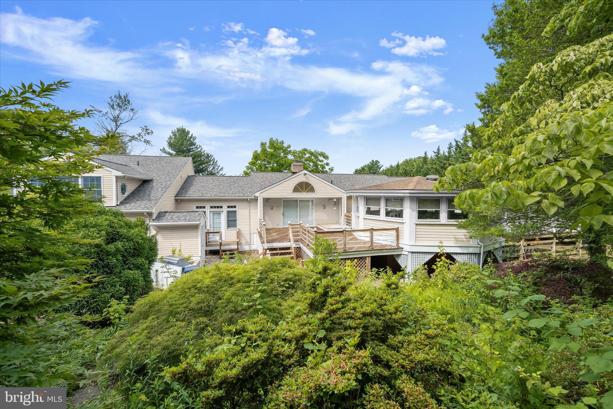 HAWTHORNE SQUARE - Residential