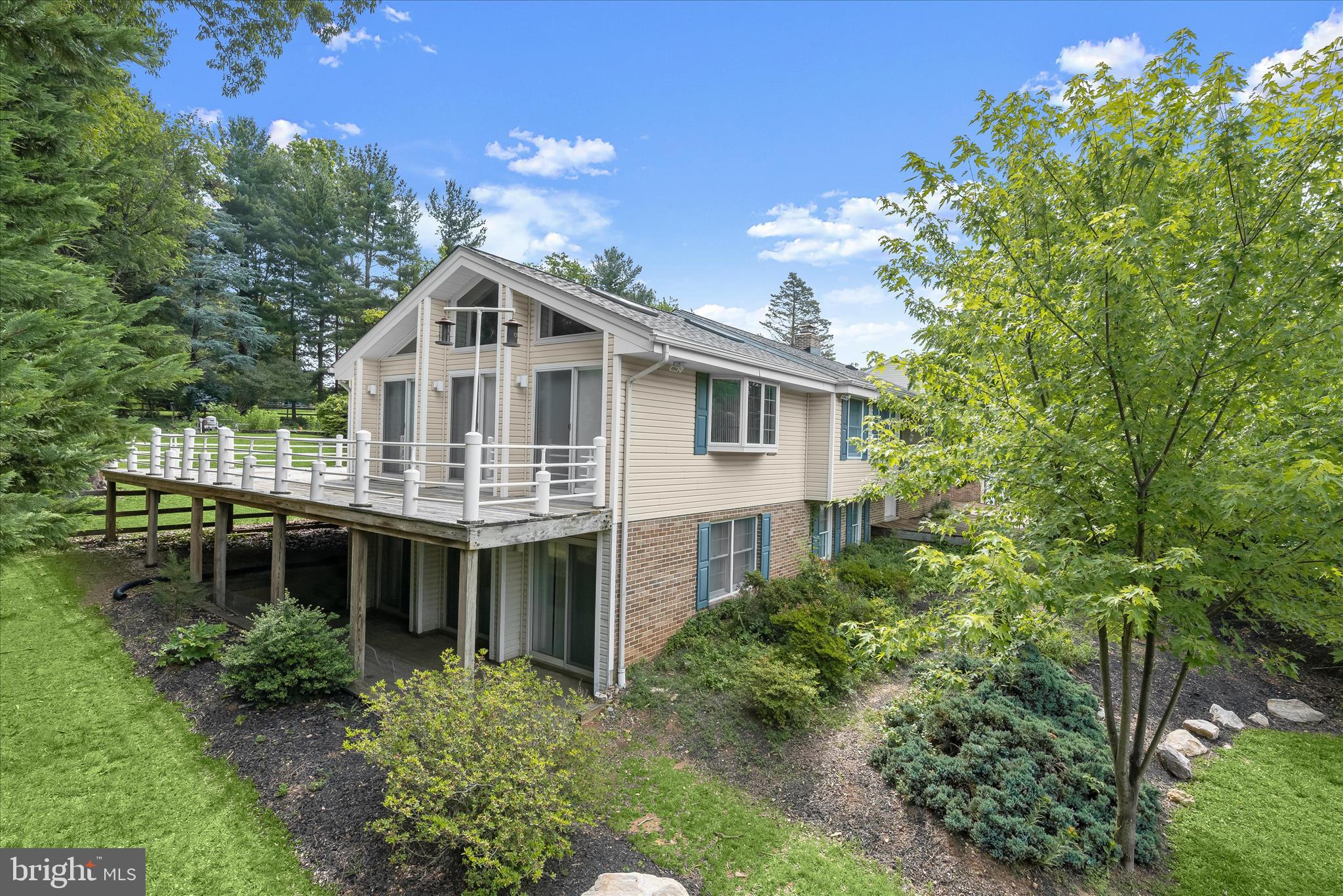 HAWTHORNE SQUARE - Residential