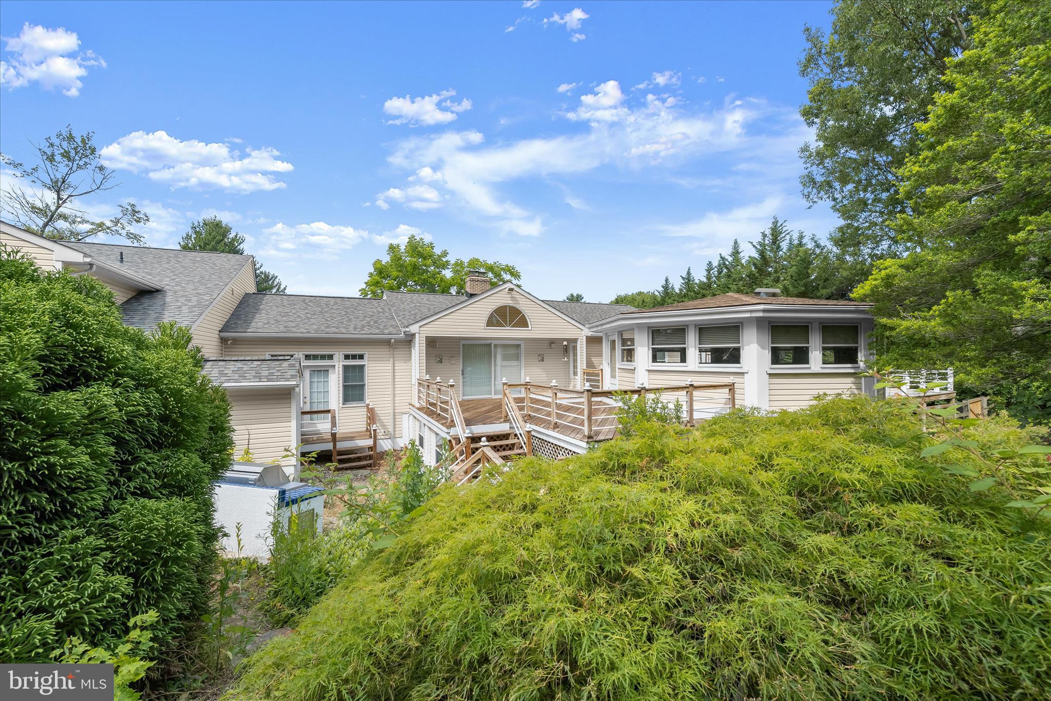 HAWTHORNE SQUARE - Residential