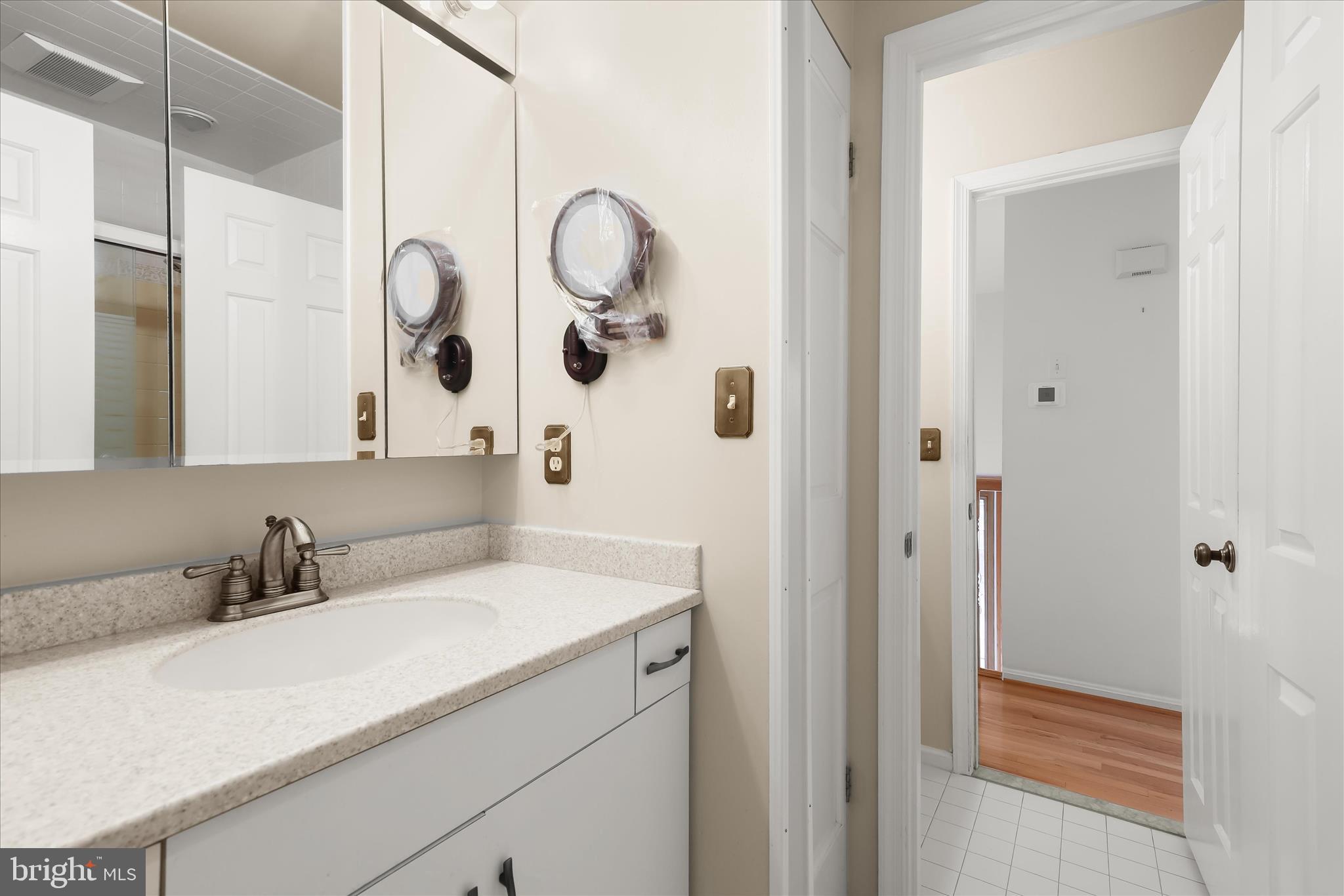 HAWTHORNE SQUARE - Residential