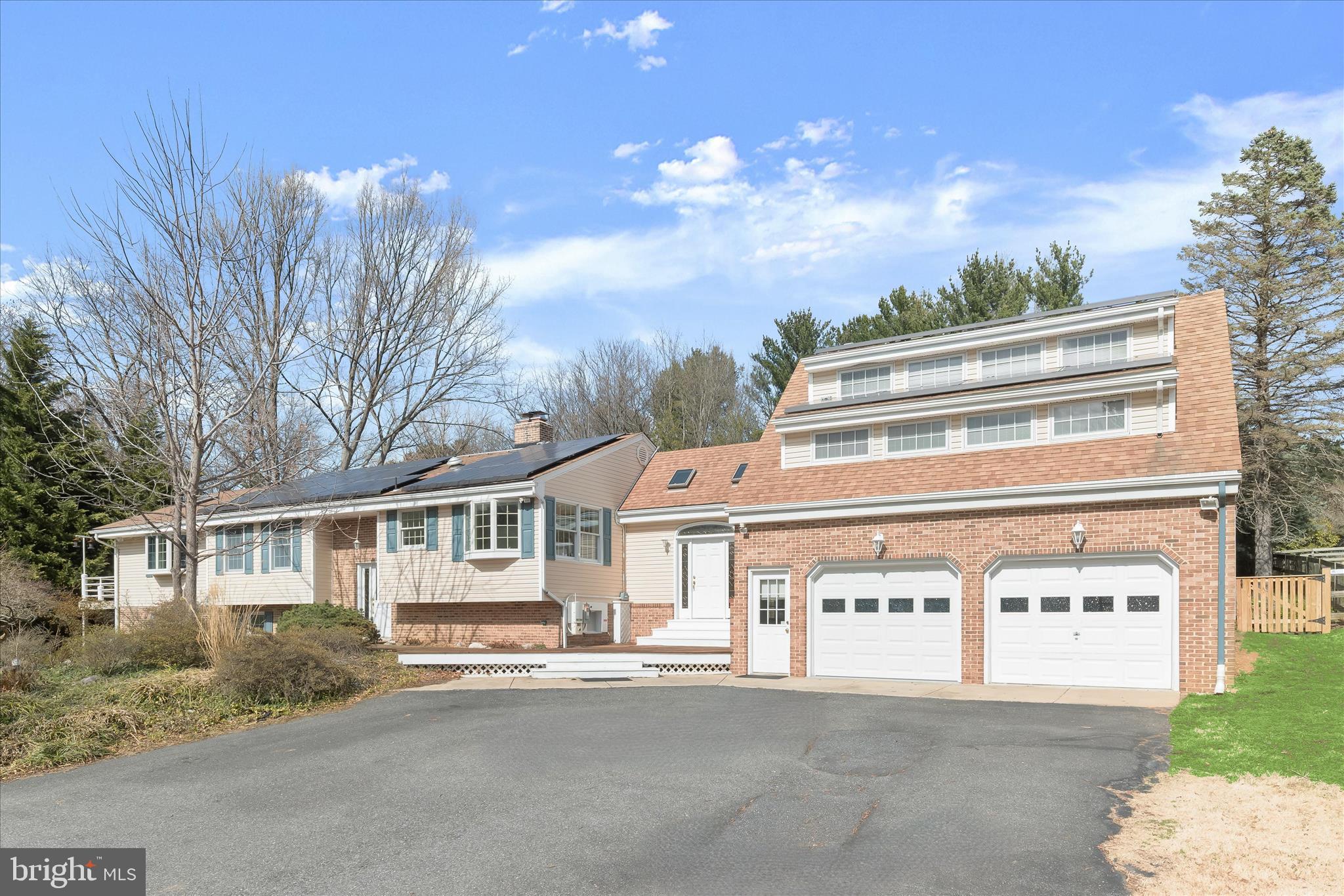 HAWTHORNE SQUARE - Residential