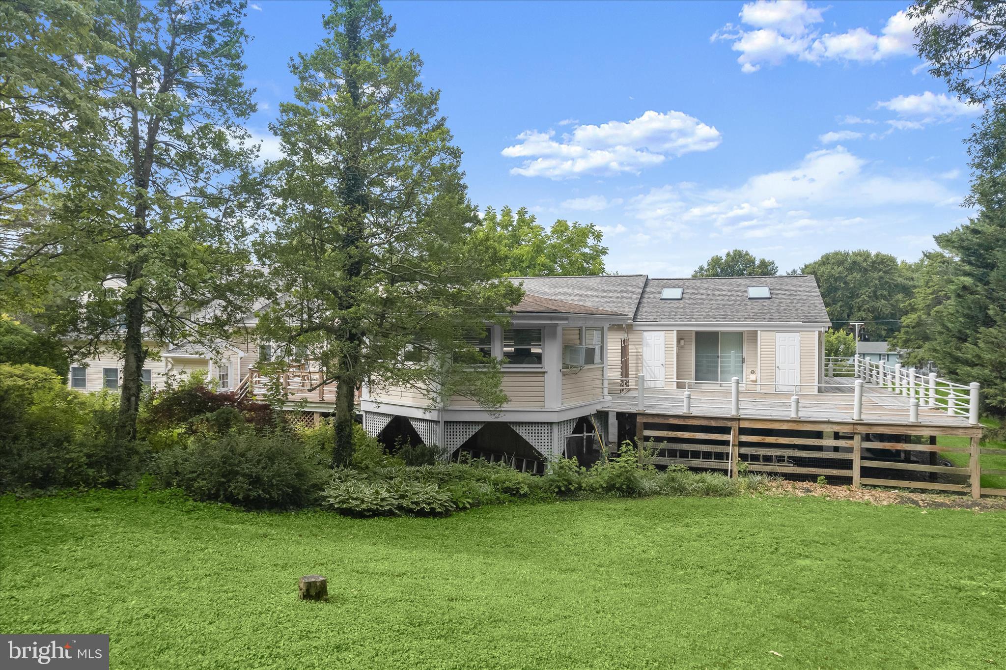 HAWTHORNE SQUARE - Residential