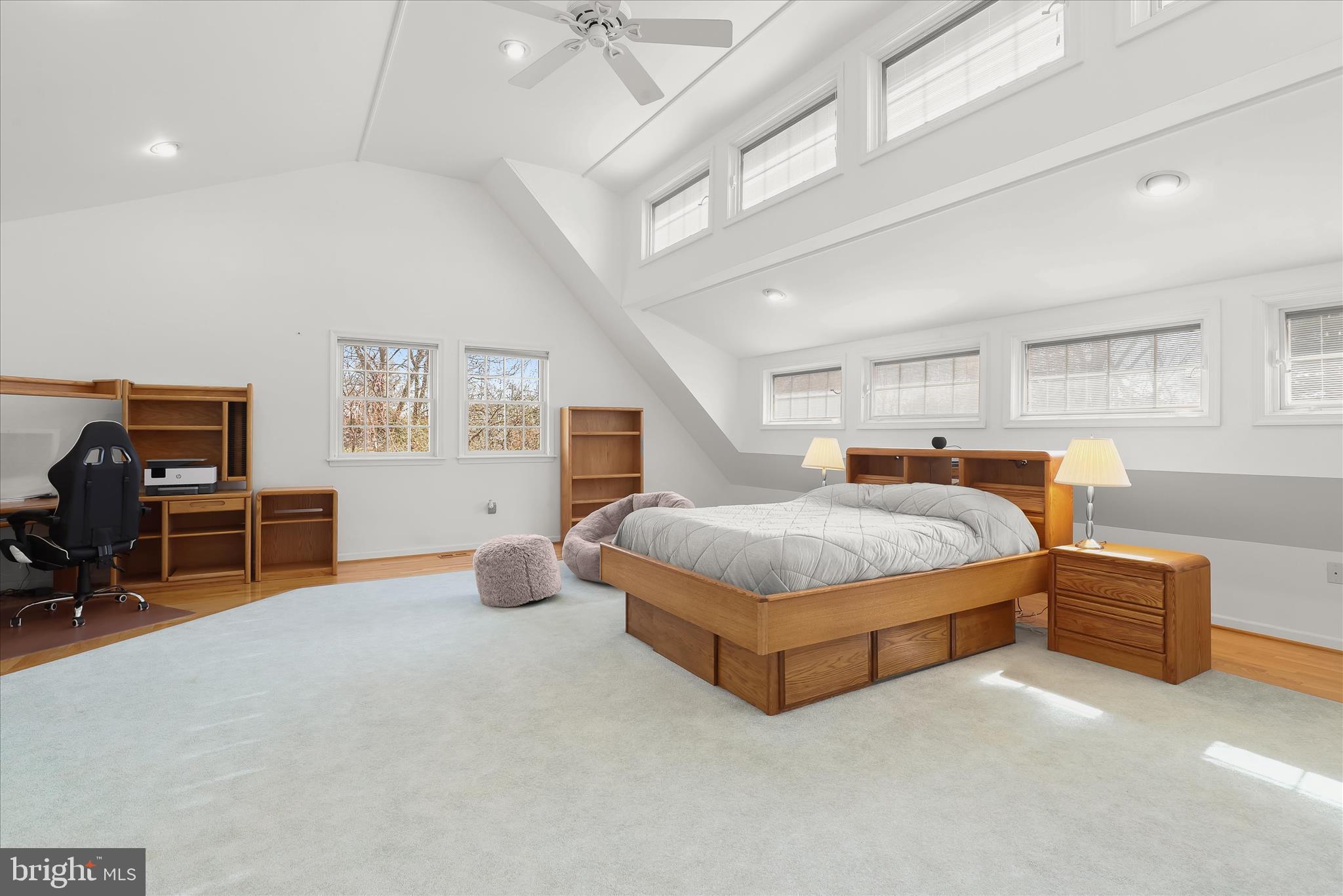 HAWTHORNE SQUARE - Residential