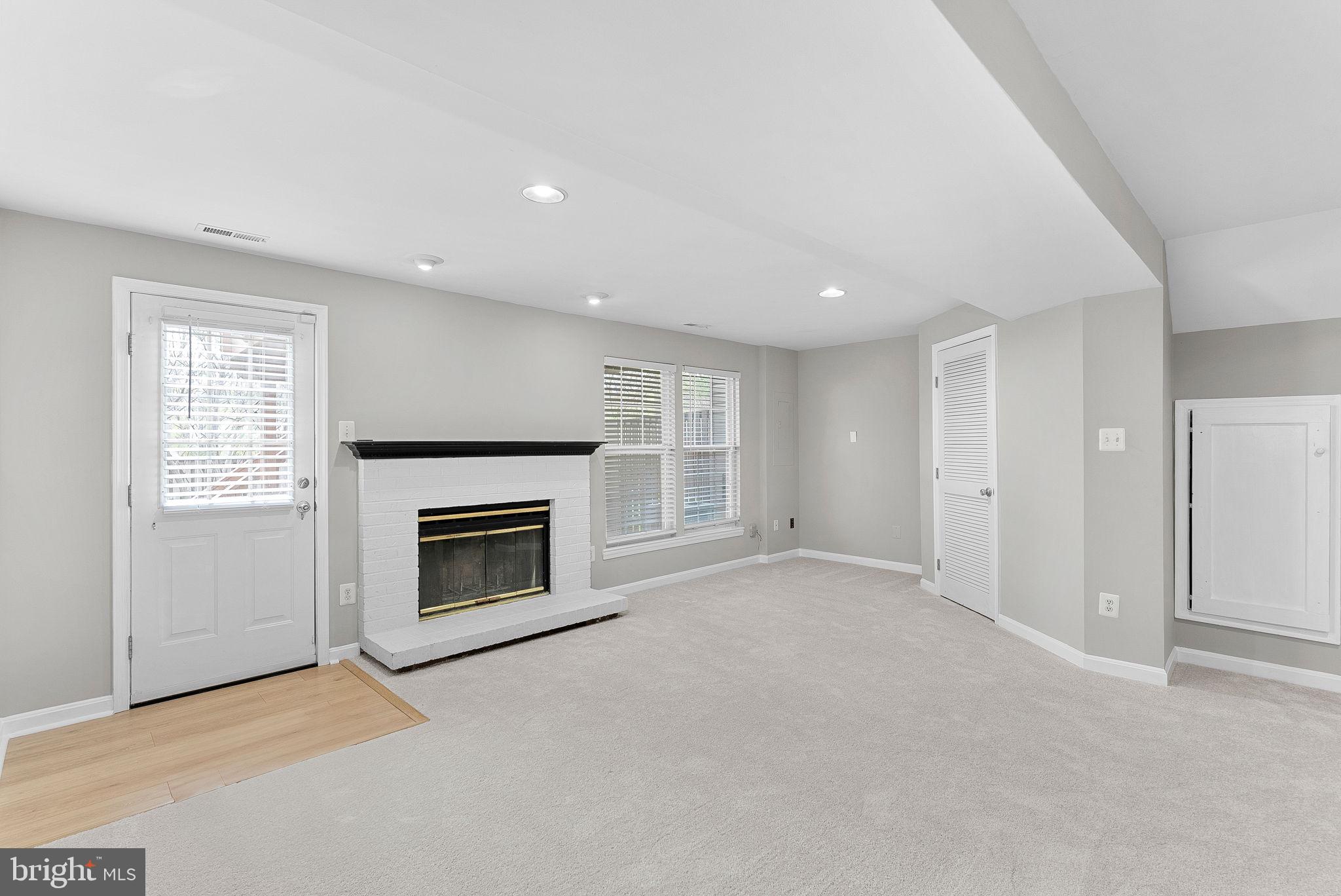 ASHBURN FARM - Residential