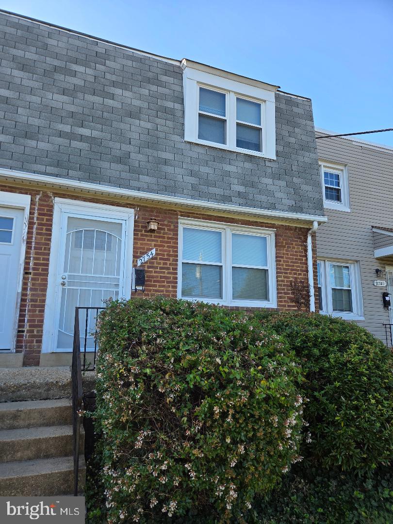 IVERSON SQUARE - Residential