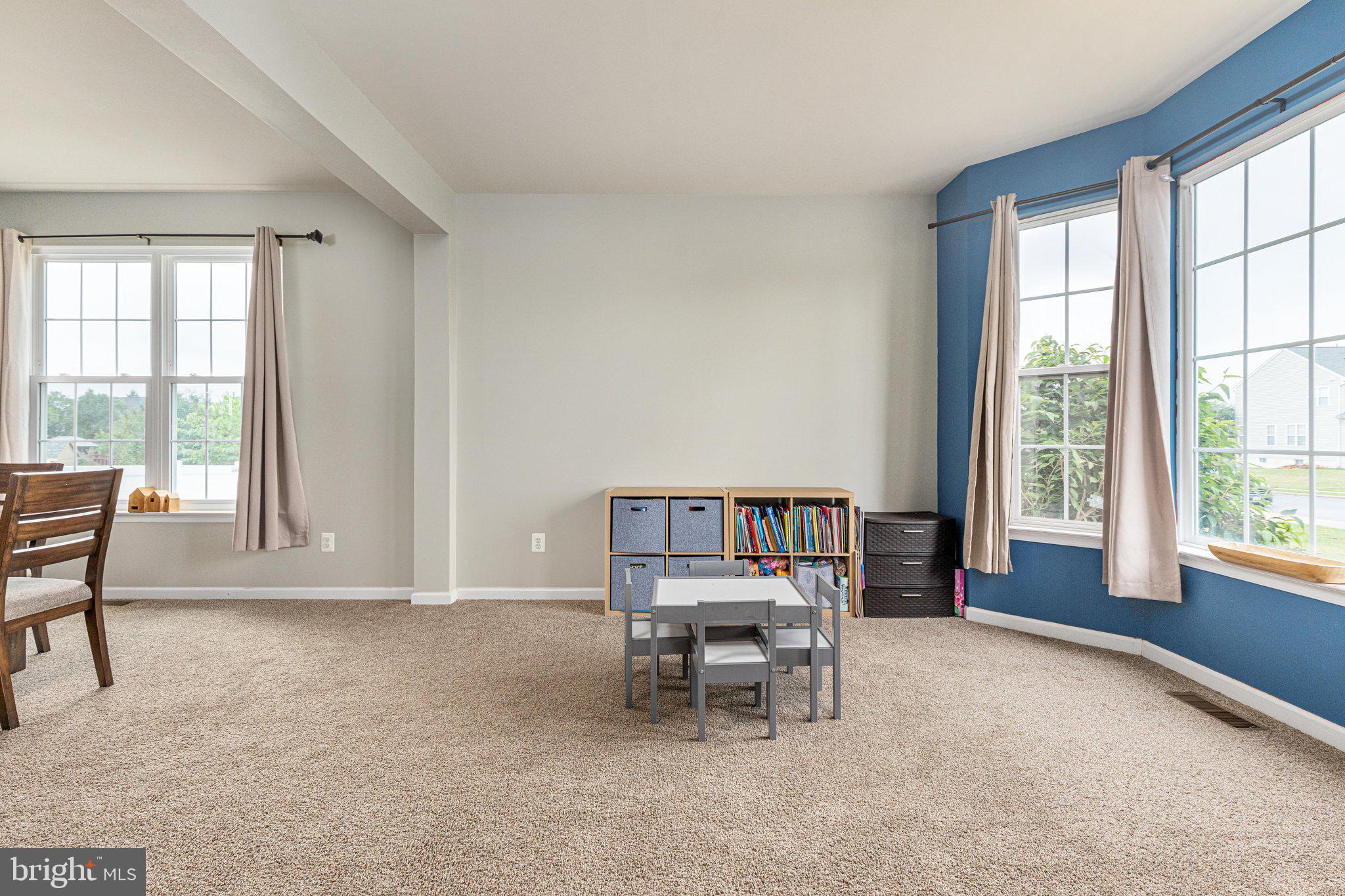 WAKELAND MANOR - Residential