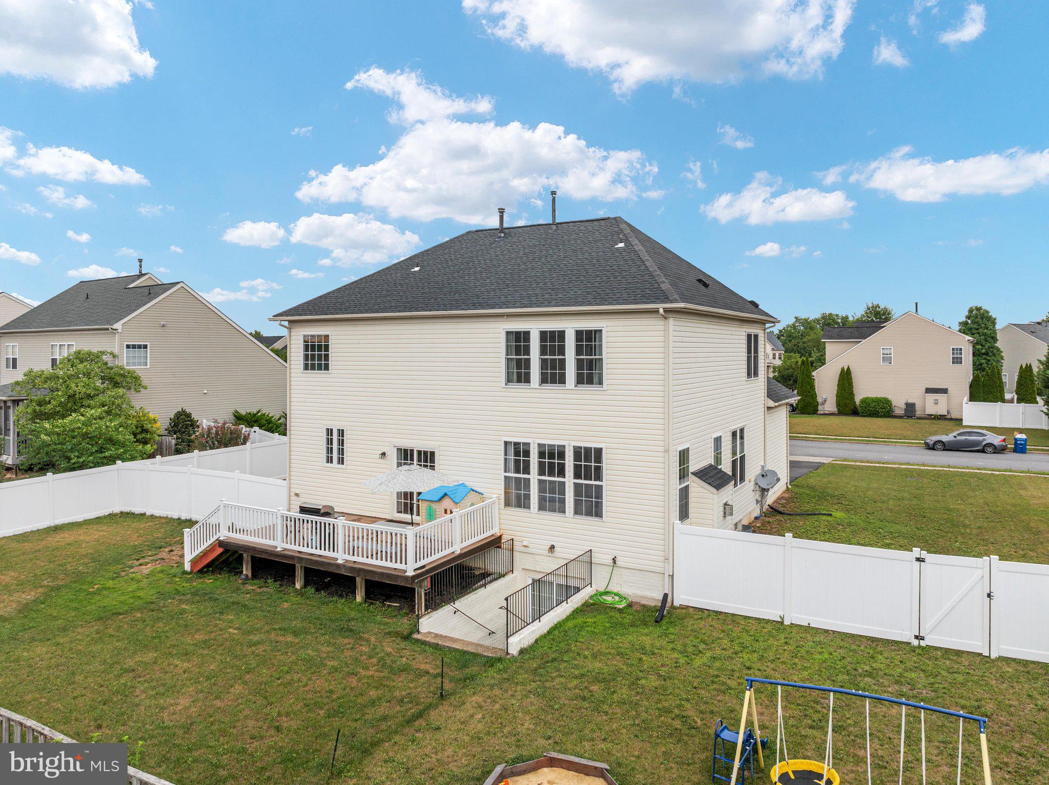 WAKELAND MANOR - Residential