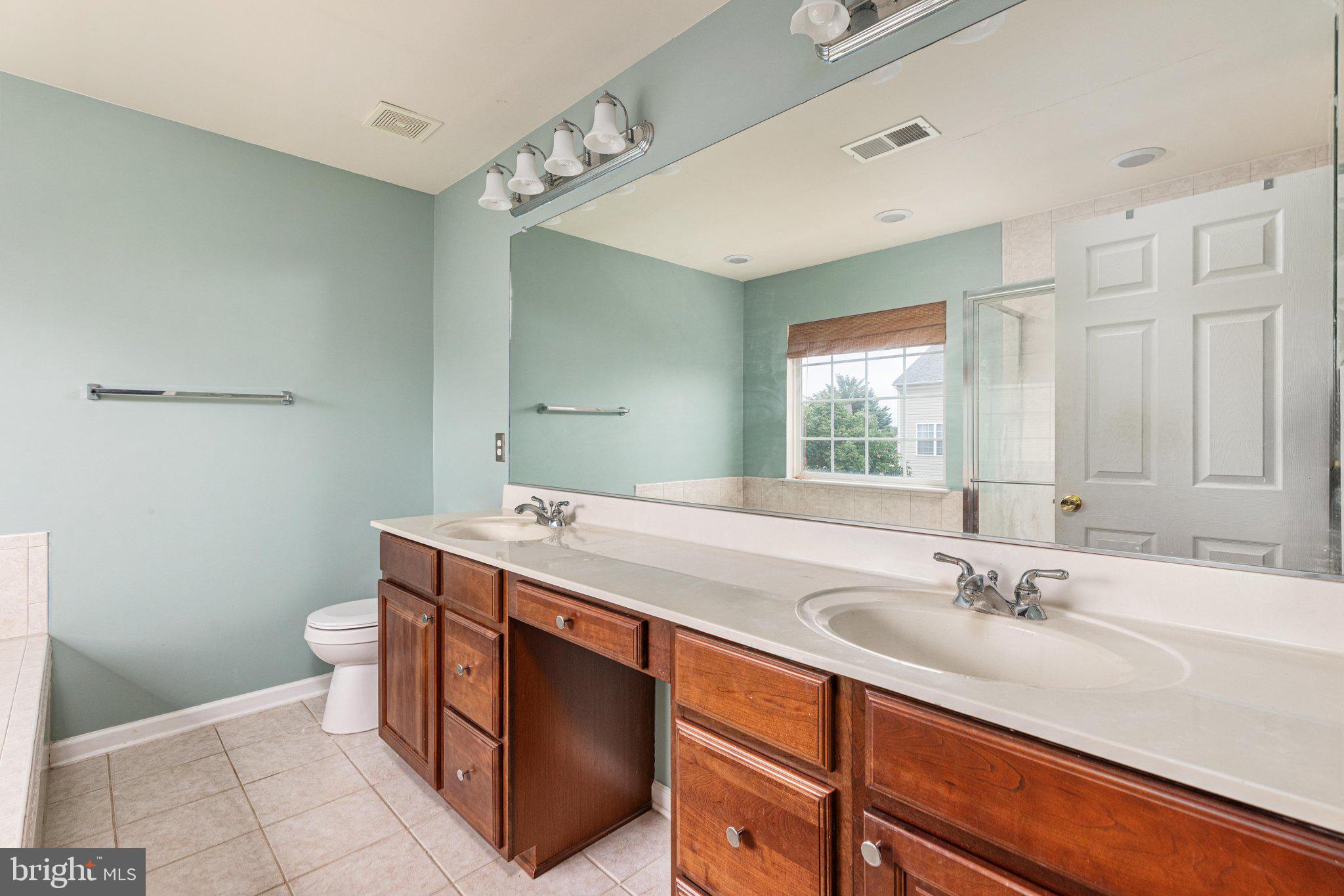 WAKELAND MANOR - Residential
