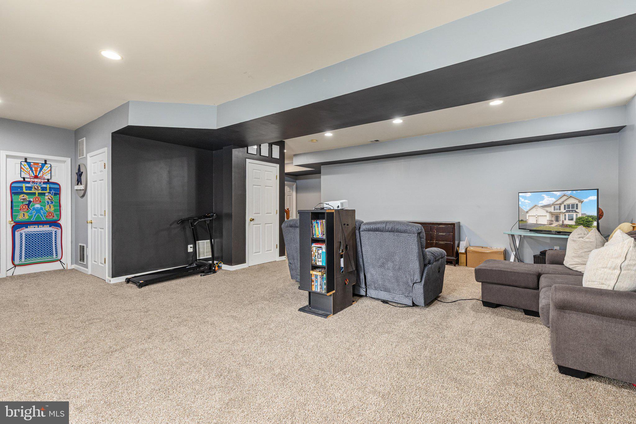 WAKELAND MANOR - Residential